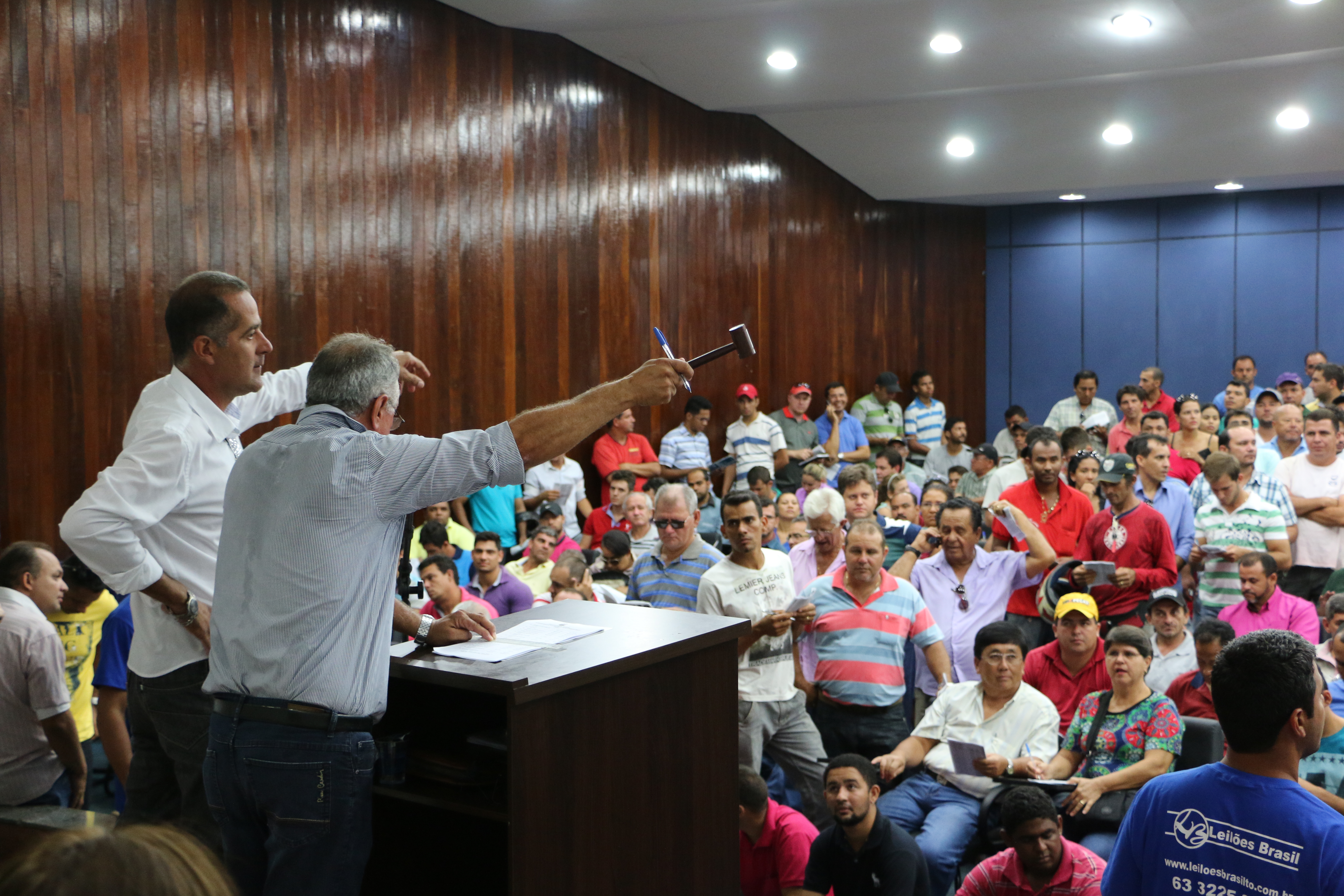 Leilão de bens móveis supera expectativa e deve arrecadar mais de R$ 1,9 milhão