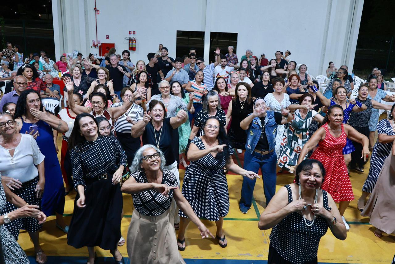 Baile dos anos 60 encerra projeto com idosos do Parque da Pessoa Idosa Francisco Xavier de Oliveira em Palmas