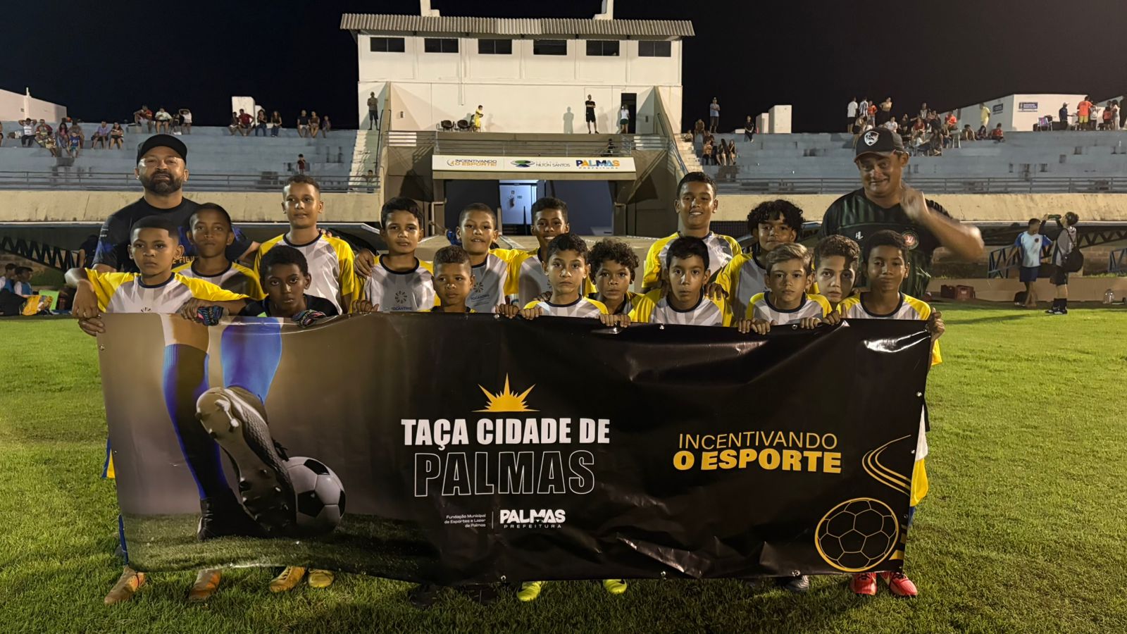 Jogadores do Projeto Vitória sub 11 na Taça Cidade de Palmas