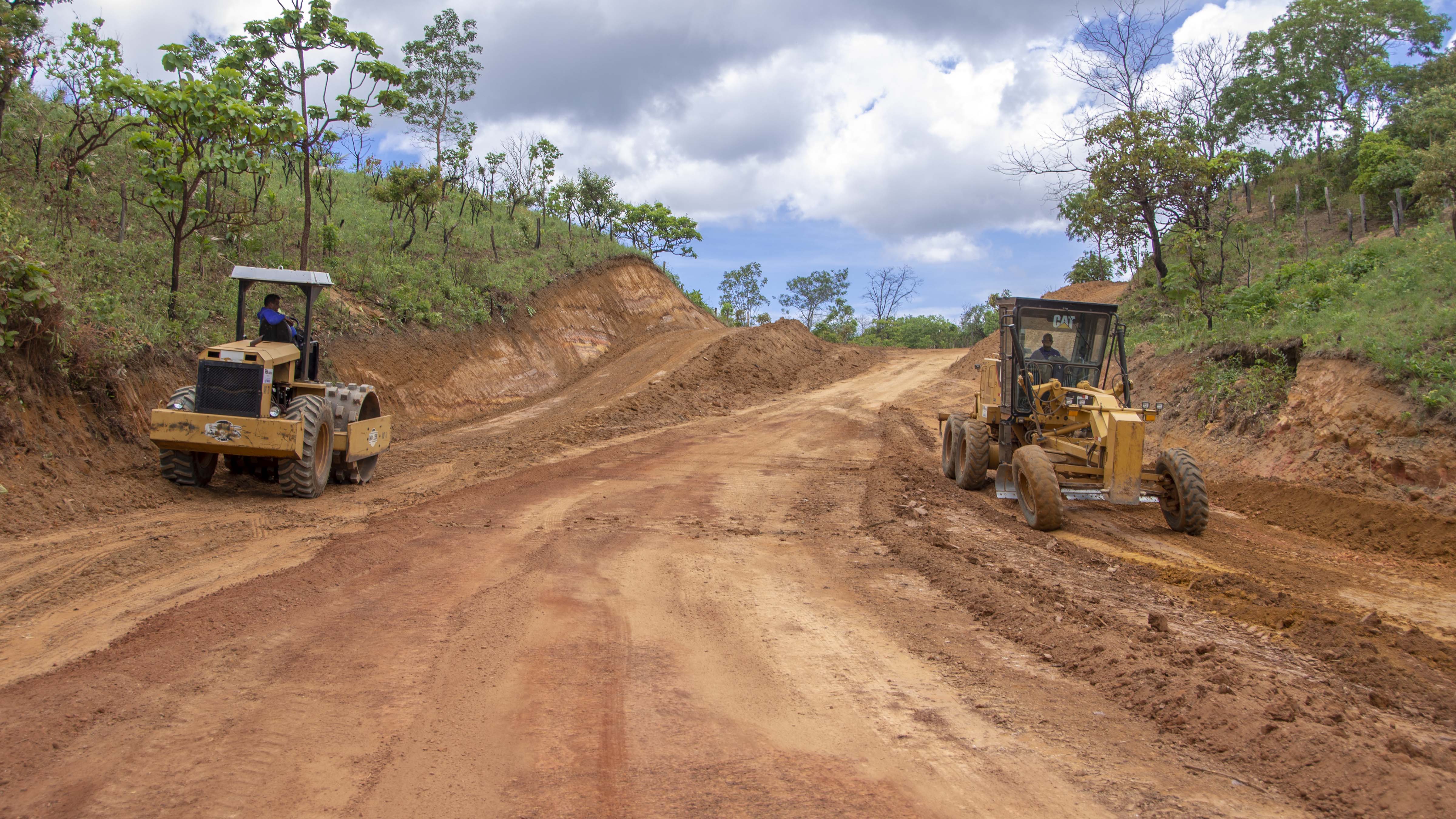 Estrada vicinal da região de São Silvestre passa por melhorias