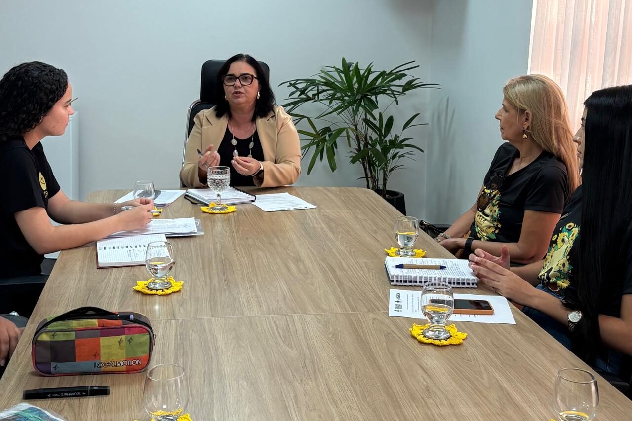 Durante a reunião, foram discutidas ações conjuntas voltadas à garantia de direitos, fortalecimento da rede de proteção e apoio às unidades escolares