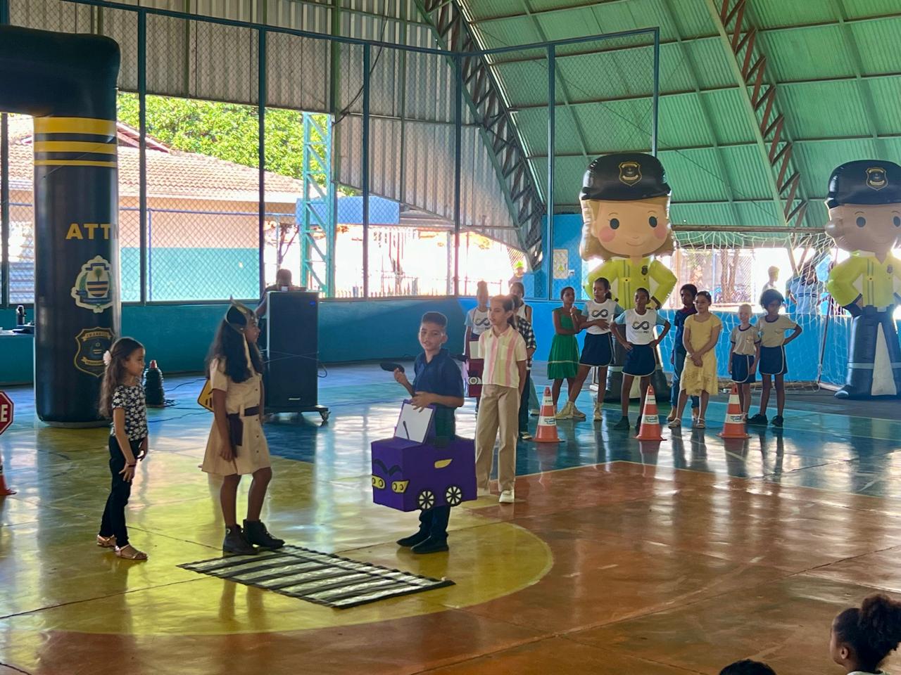 Apresentação teatral por alunos da ETI Padre Josimo: 'Maria conhece o trânsito' - Divulgação