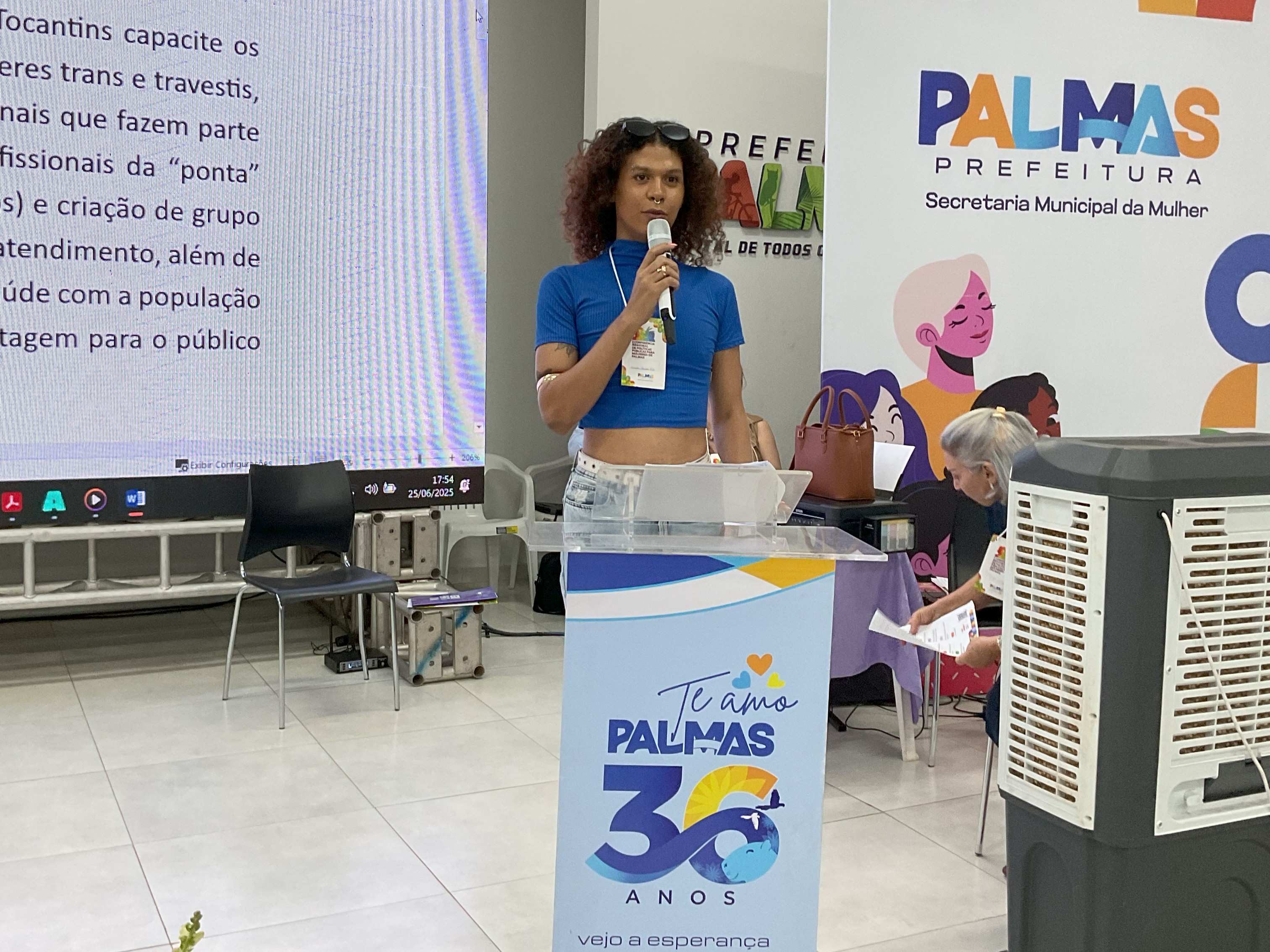 Wanda Citó, coordenadora do Eixo 7, apresentou as cinco propostas elencadas de políticas públicas em atenção aos Direitos das Mulheres Transexuais e Travestis. 