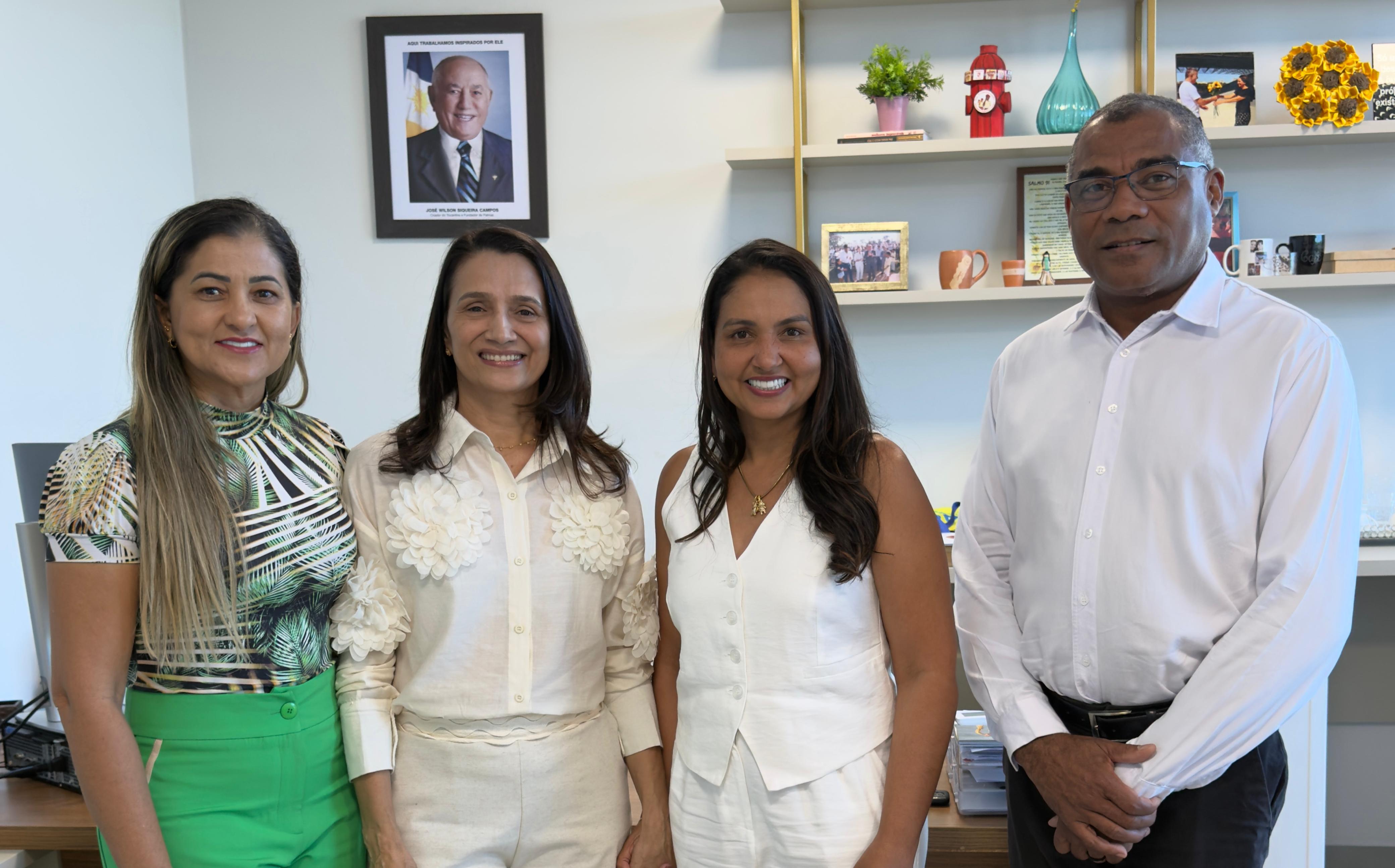 Gestores da Semas, Polyanna Siqueira Campos, Amilson Rodrigues e Ana Maria Monteiro, durante visita da deputada Vanda Monteiro 
