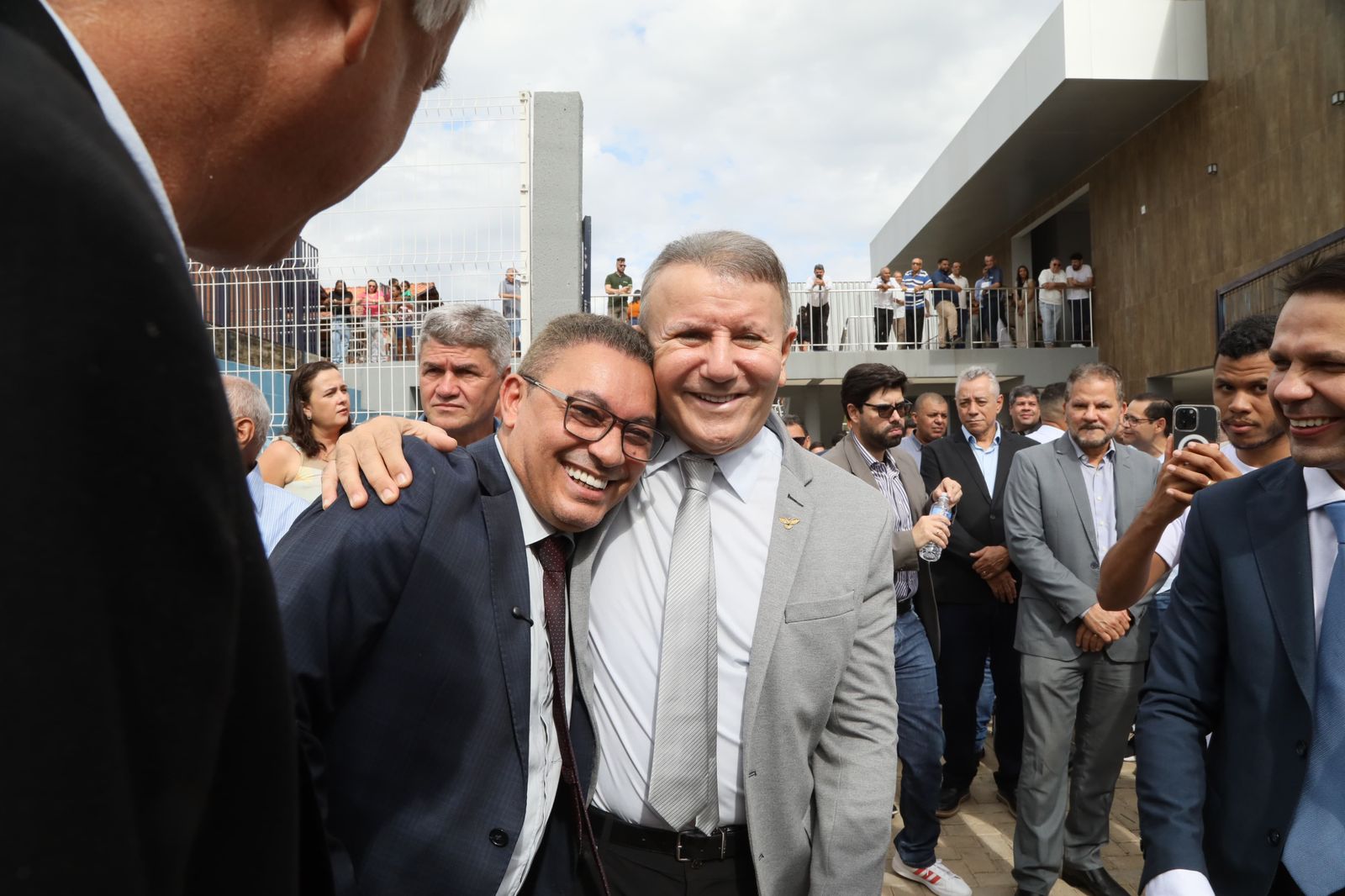 Ao lado do presidente da Câmara Municipal, Prefeito destaca importância da família Barbosa para a construção de Palmas