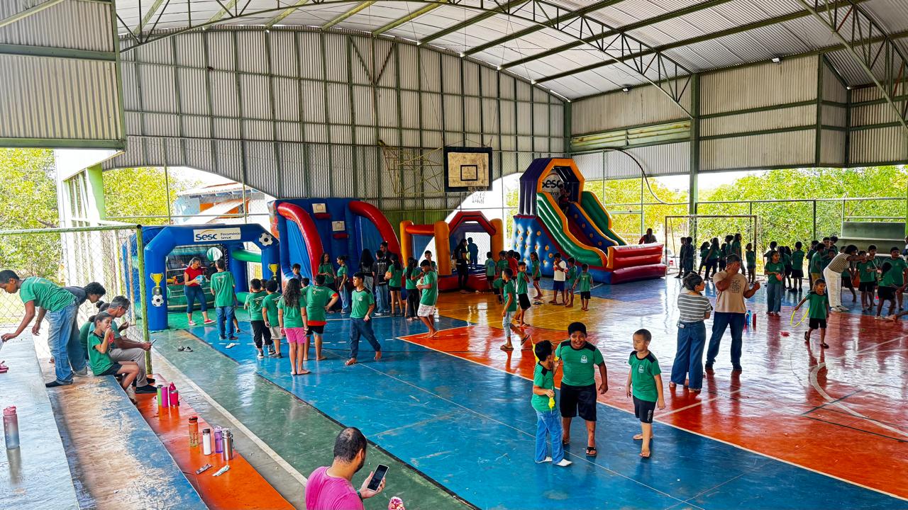 Crianças aproveitaram bem a manhã de brincadeiras na ETI Aprígio Thomaz - Divulgação