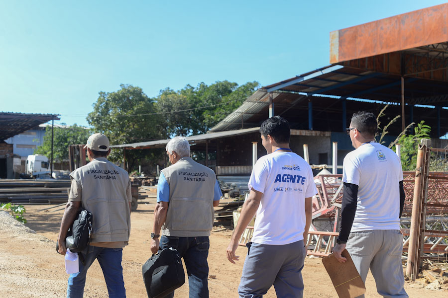 Contra o Aedes Aegypti, órgãos municipais de Palmas inspecionam quadra da região sul