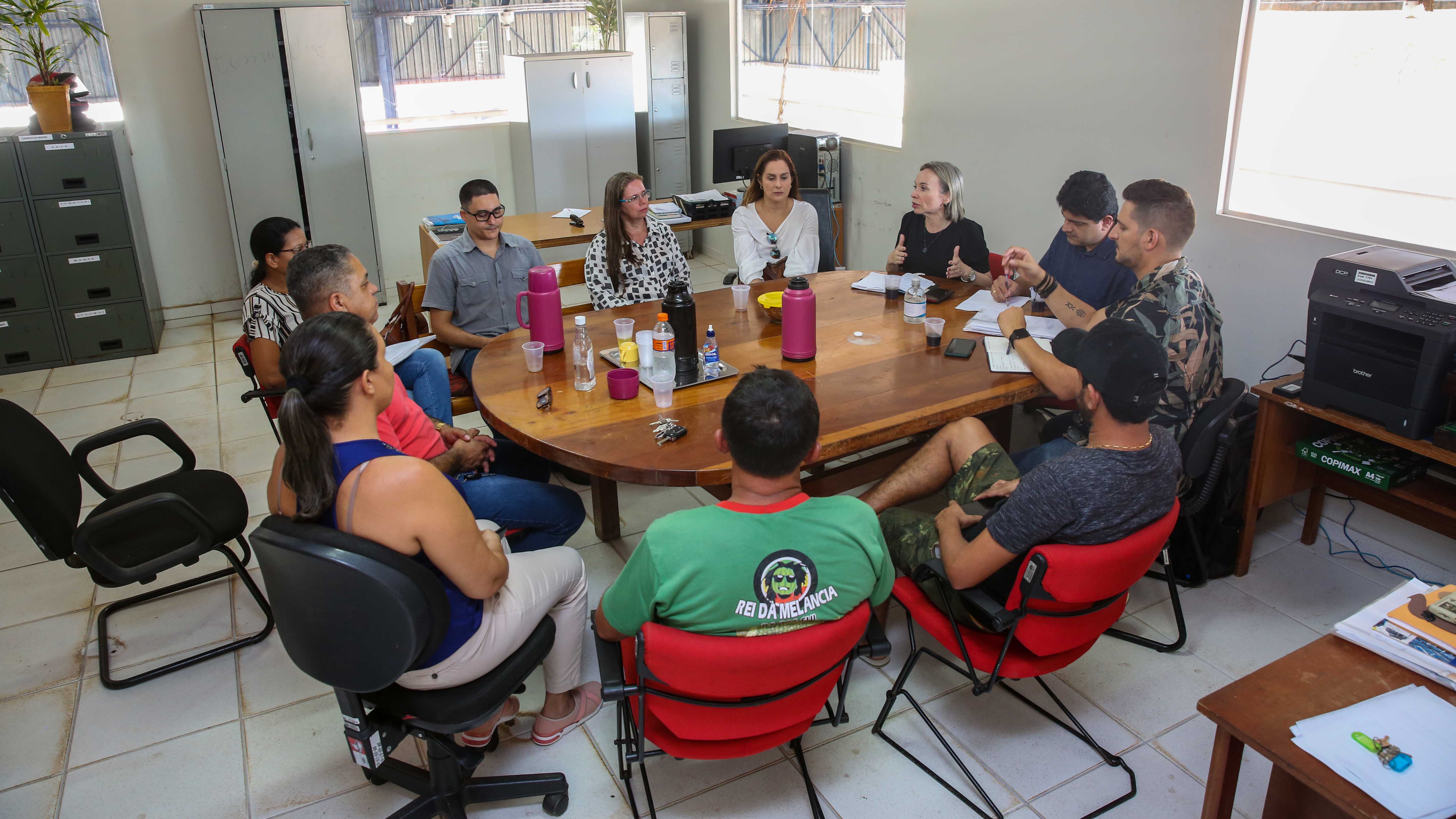 Prefeitura reúne feirantes para elaboração do plano de contingência das feiras abertas