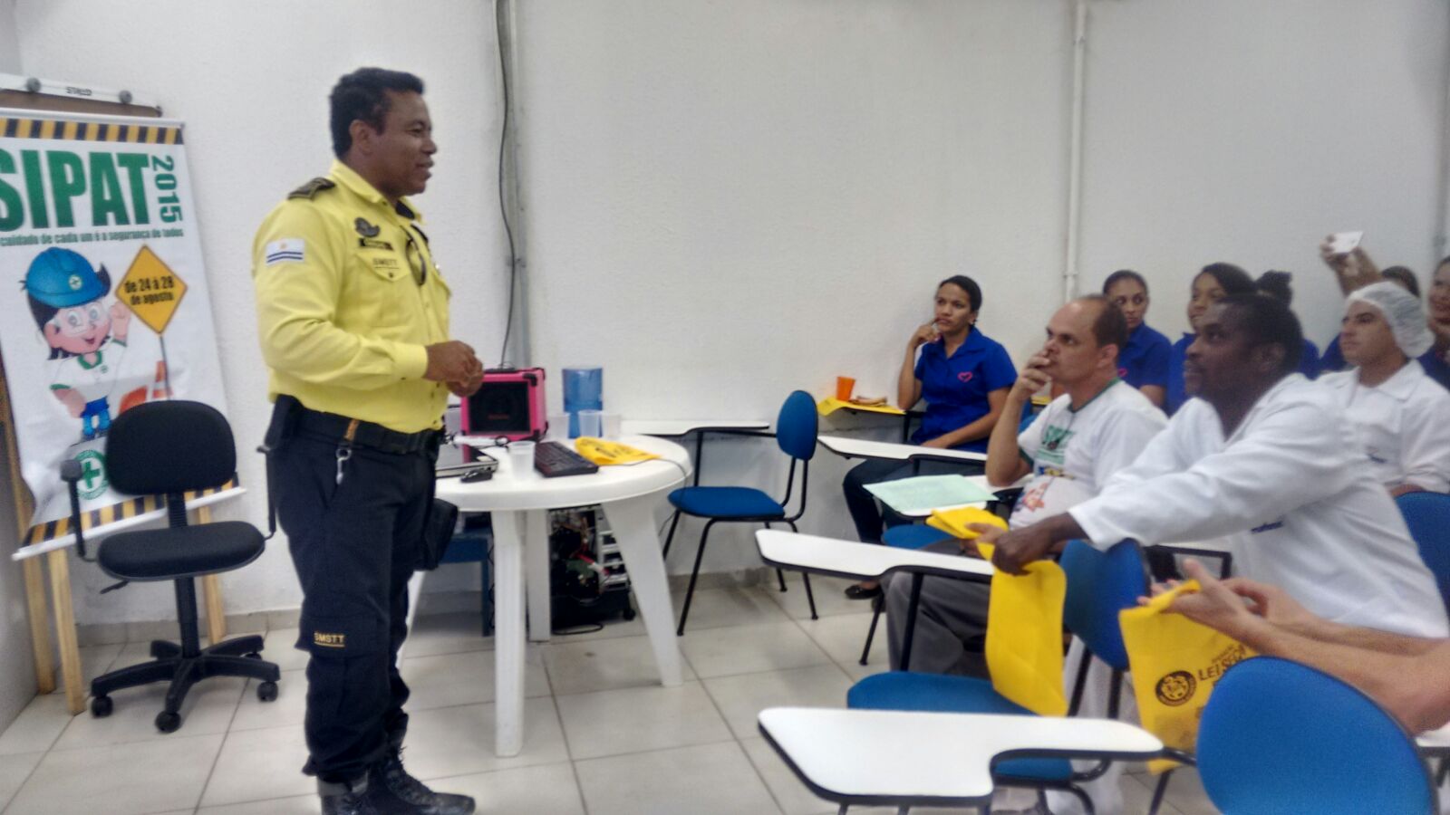 Prefeitura leva educação para o trânsito à empresa