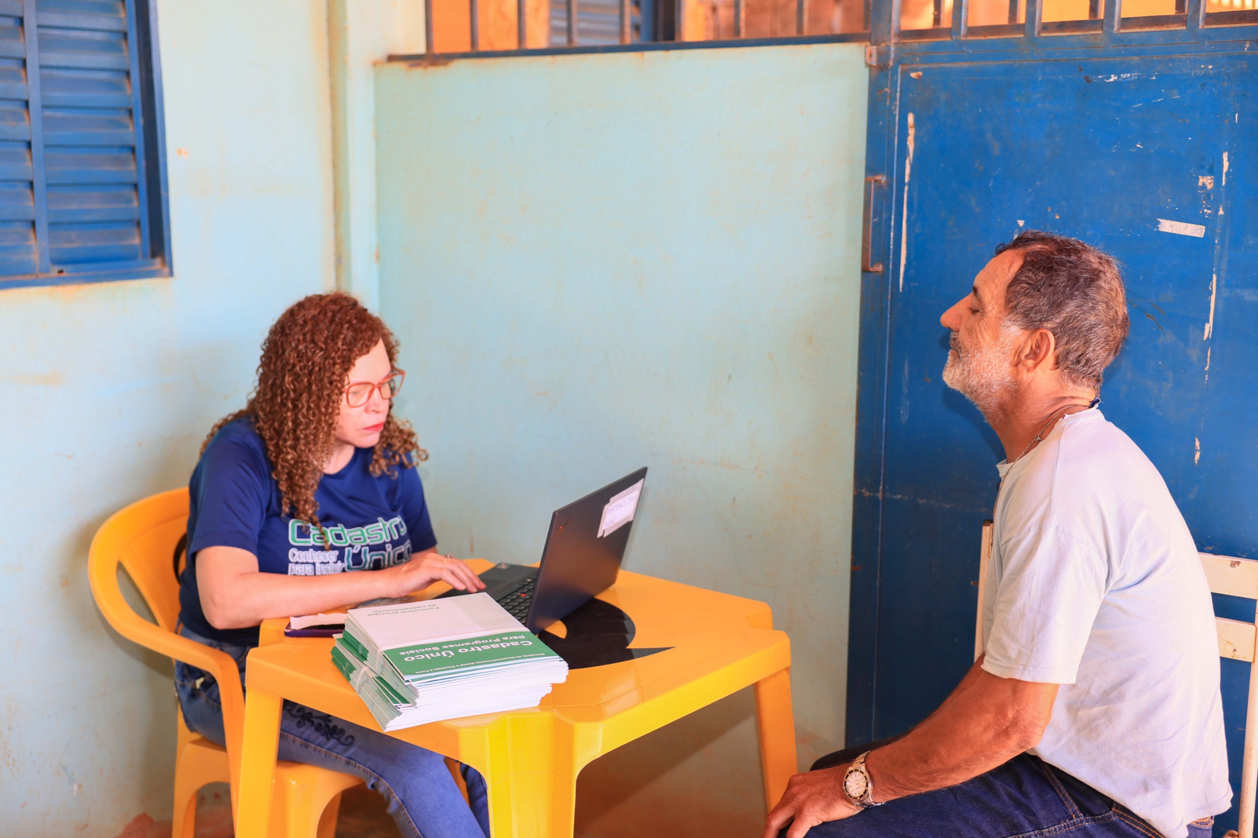 Os moradores do Setor Santa Fé Rural começaram a chegar cedinho para fazer atendimentos do CadÚnico e de saúde