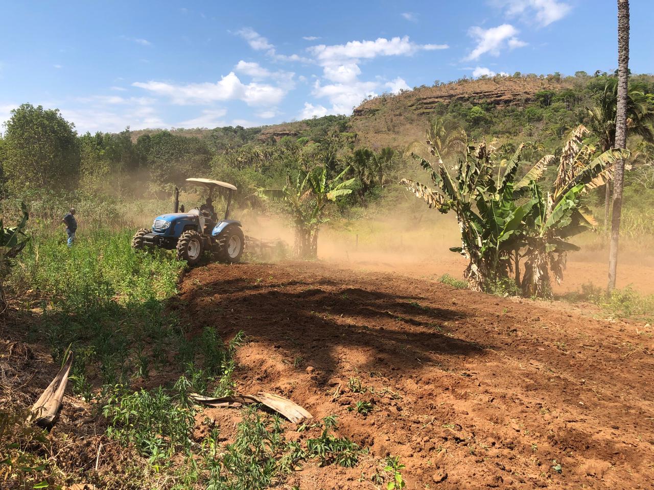 Serviço gratuito garante preparo de solo de pequenas propriedades rurais da Capital