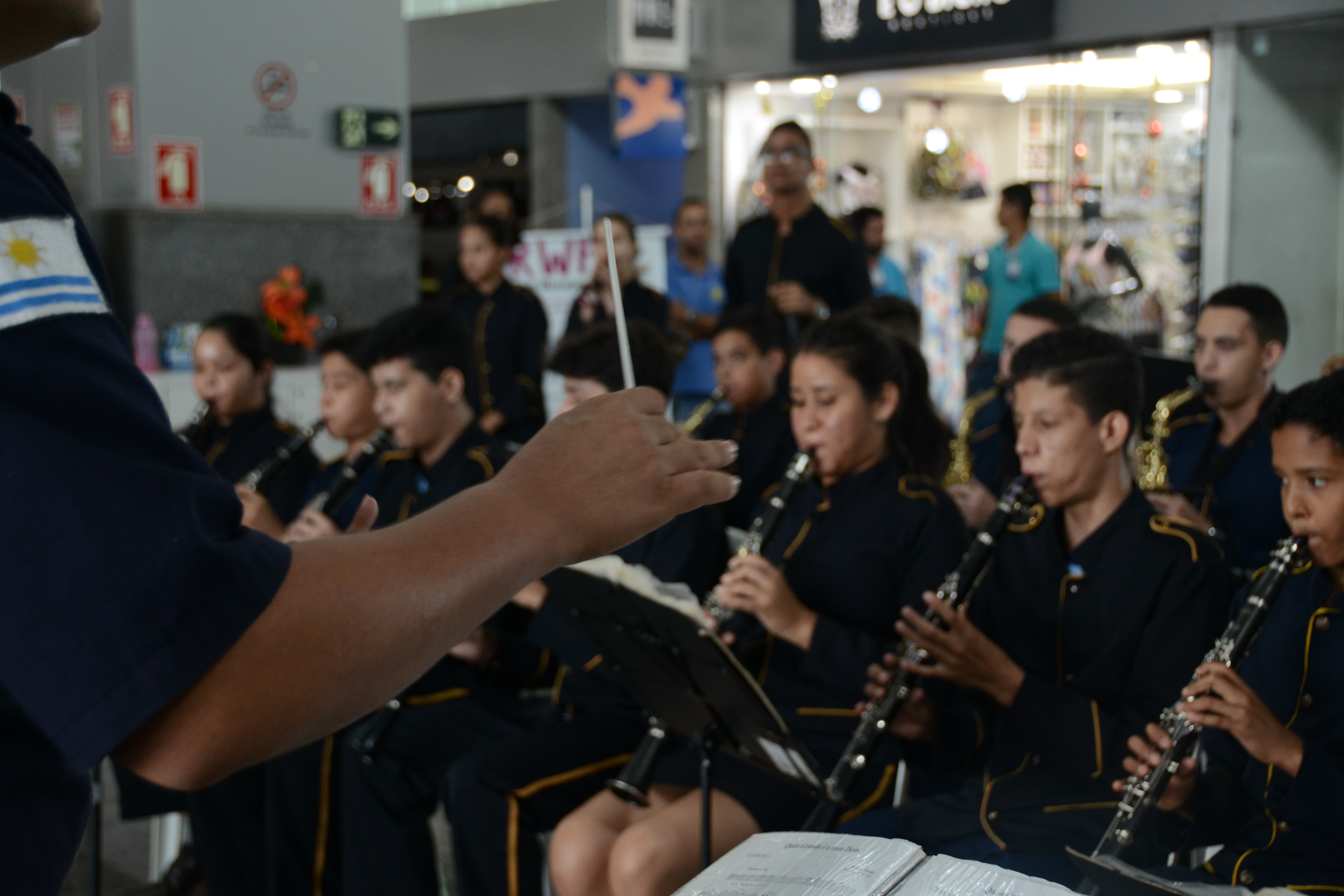 No aeroporto de Palmas,  Banda Mirim da GMP traz Clima de Natal e alegra passageiros;  Orquestra Sanfônica Graciosa se apresenta nesta sexta, 15