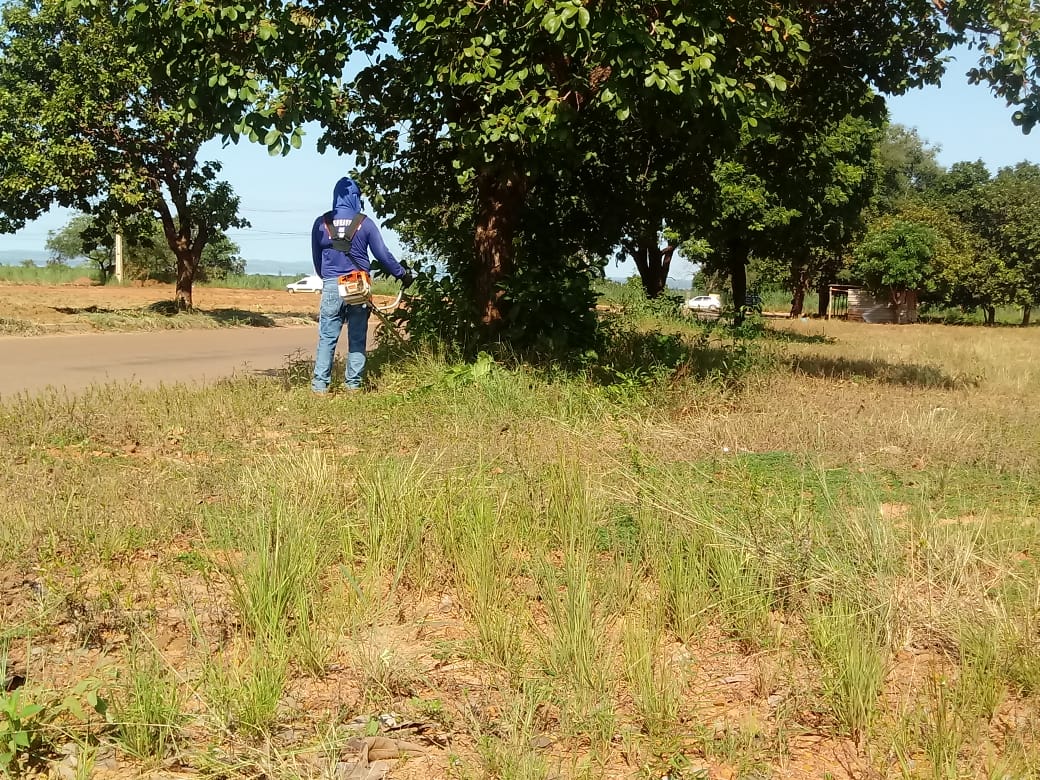 Prefeitura intensifica mutirões de roçagem na região Sul da Capital; Jardins Taquari, Aeroporto e Setor Lago Sul recebem serviços