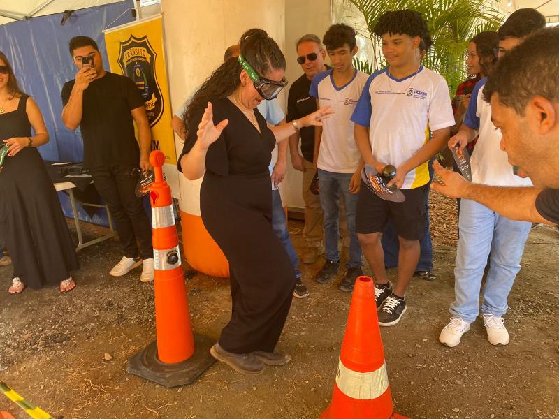 Alunos da Escola Meira Matos de Aparecida do Rio Negro visitam estande da Sesmu na Agrotins 2024