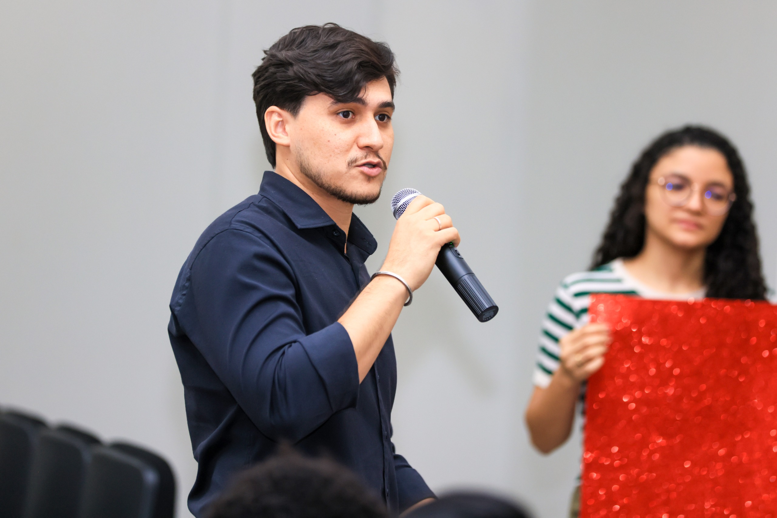 Reunimos responsáveis e adolescentes para que entendam melhor a forma de expressão de cada um, fortalecendo o vínculo e melhorando o convívio familiar, que é nosso principal objetivo”, conclui o psicólogo residente da Espp, Joel Sousa