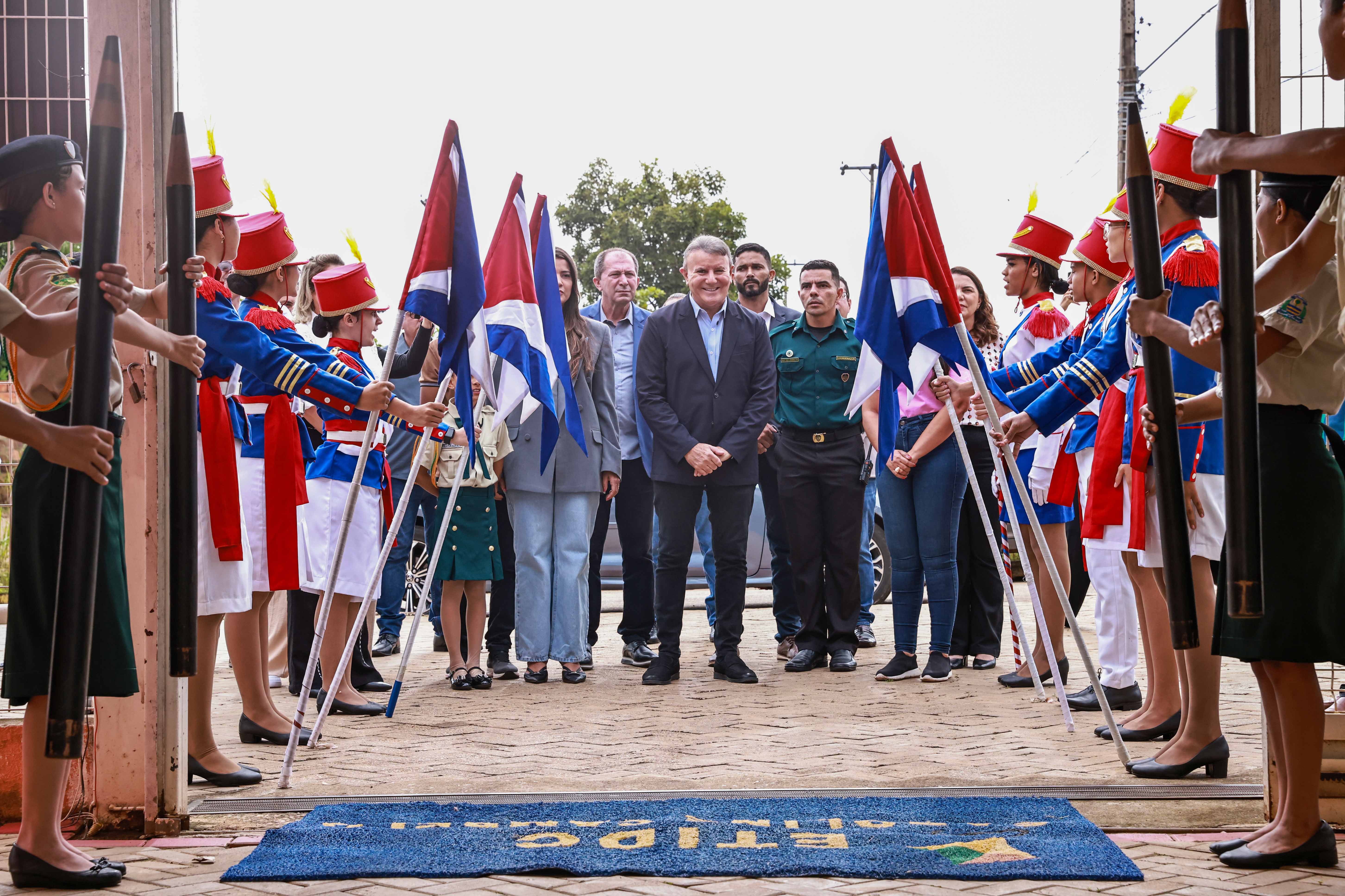 Prefeito Eduardo Siqueira Campos participa da comemoração dos 14 anos da Escola de Tempo Integral Caroline Campelo