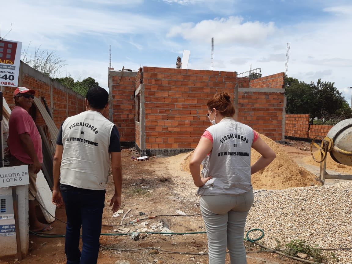 Prefeitura de Palmas notifica donos de terrenos para realizarem limpeza no interior dos seus imóveis