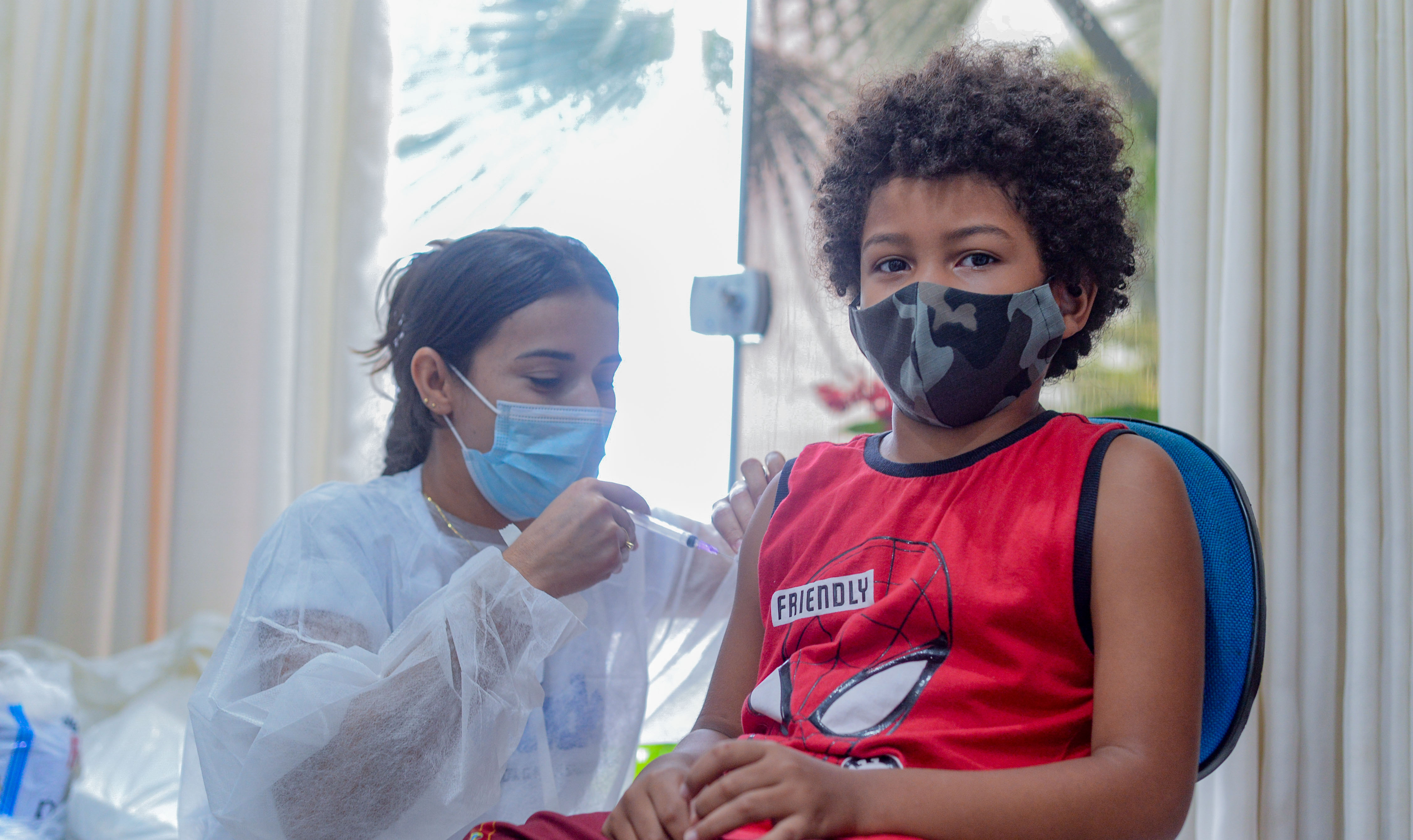 ‘Mais Saúde’ leva vacinação para alunos das escolas Daniel Batista e Almirante Tamandaré nesta semana na Capital