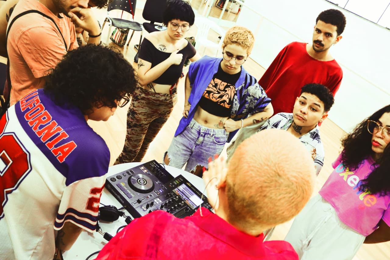 Público LGBTQIAN+ tem acesso a oficina gratuita de discotecagem e mixagem no Espaço Mais Cultura, em Palmas