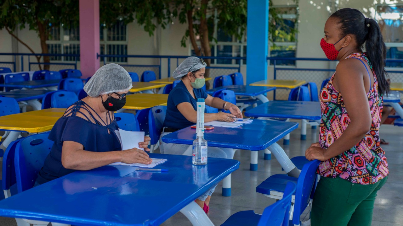 Escola da Rede Municipal entrega roscas doces para as famílias de alunos