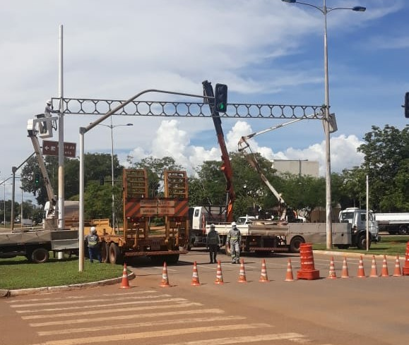Cruzamentos da Teotônio Segurado são fechados temporariamente
