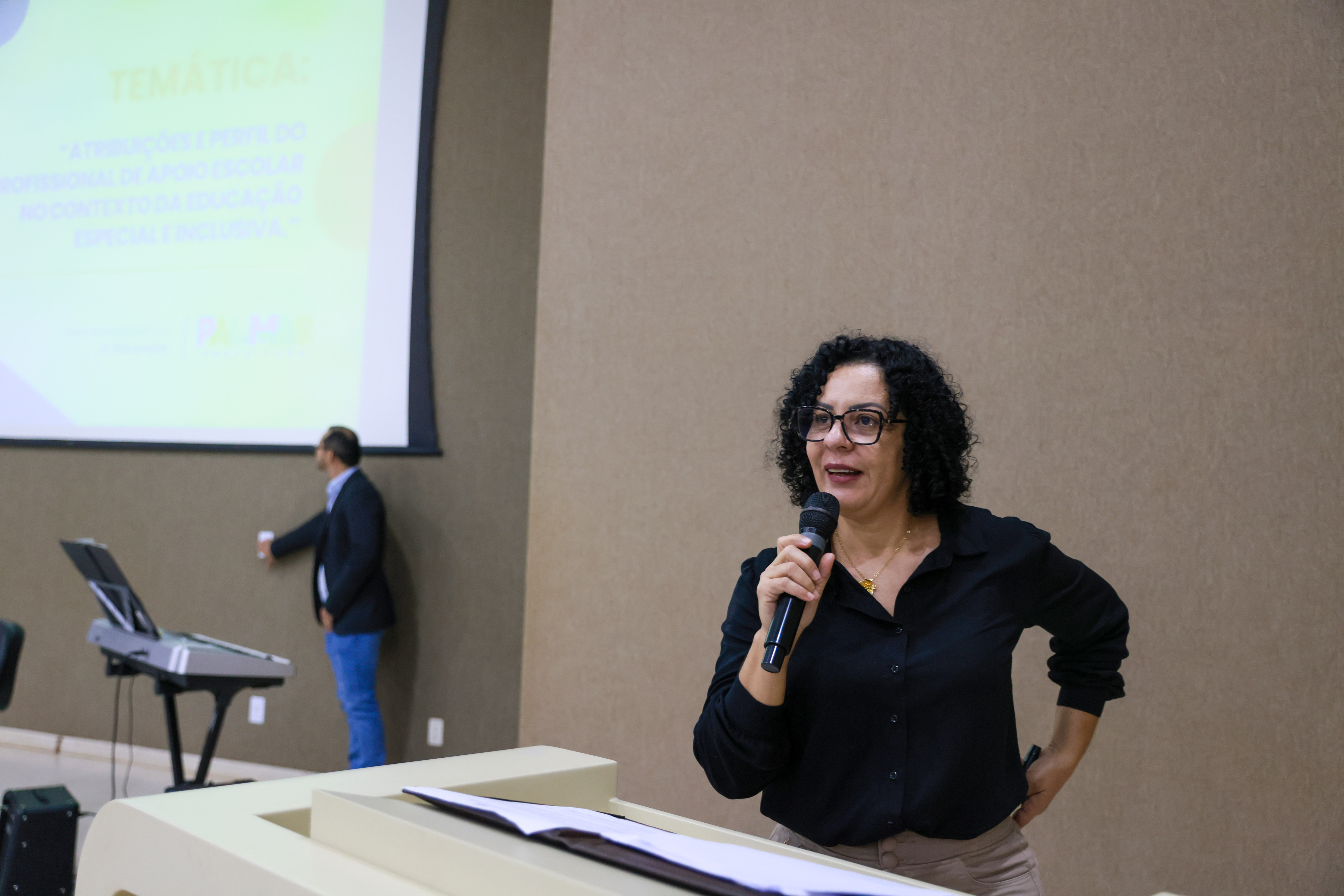 Qualificação foi ministrada pela e servidora efetiva da Semed, Ana Cecília Ferreira