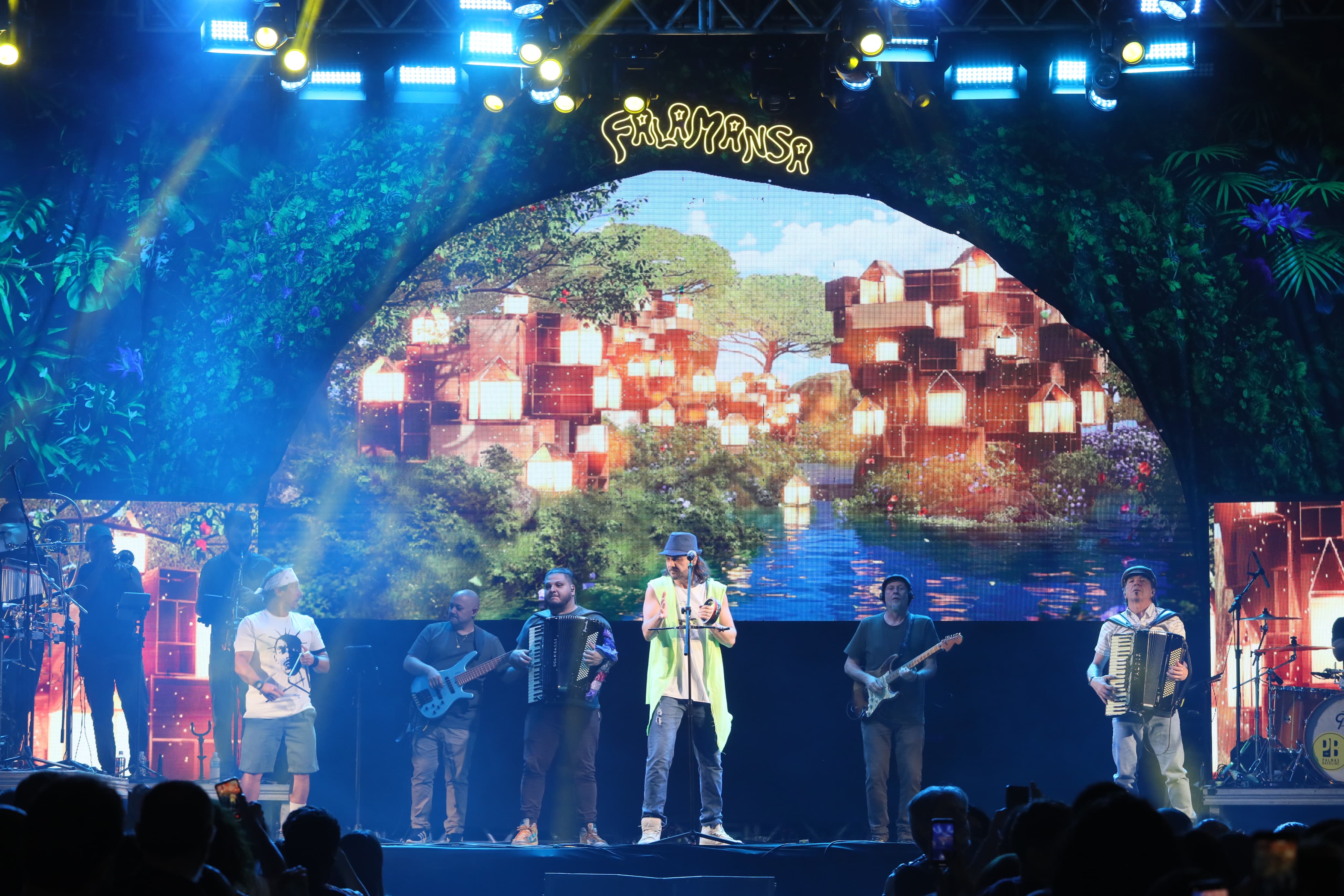 Banda Falamansa se apresentou no segundo dia do Arraiá da Capital