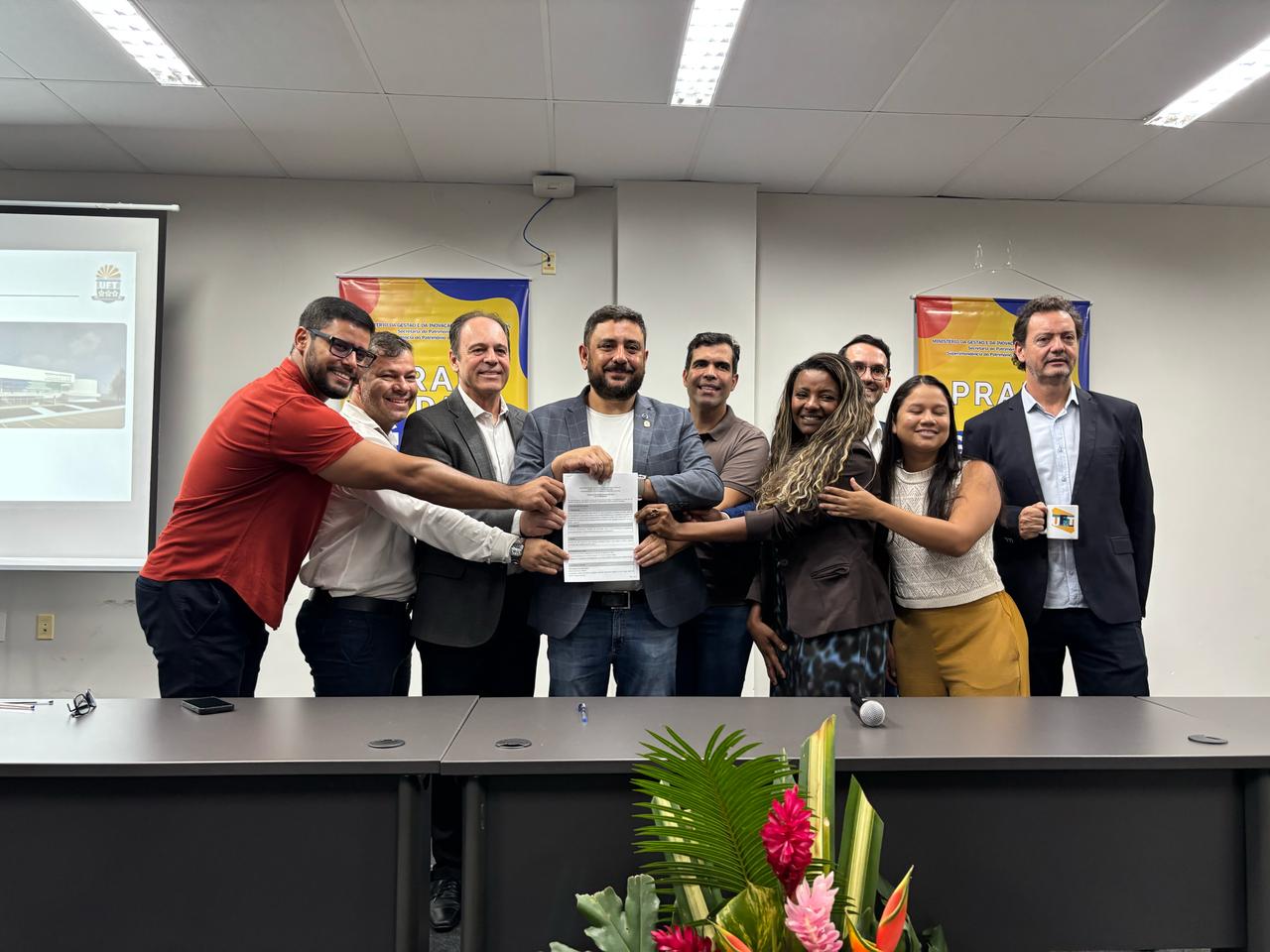 A convite do governo federal, Prefeitura se torna testemunha em ato de cessão do imóvel que abrigará a Casa do Estudante da UFT