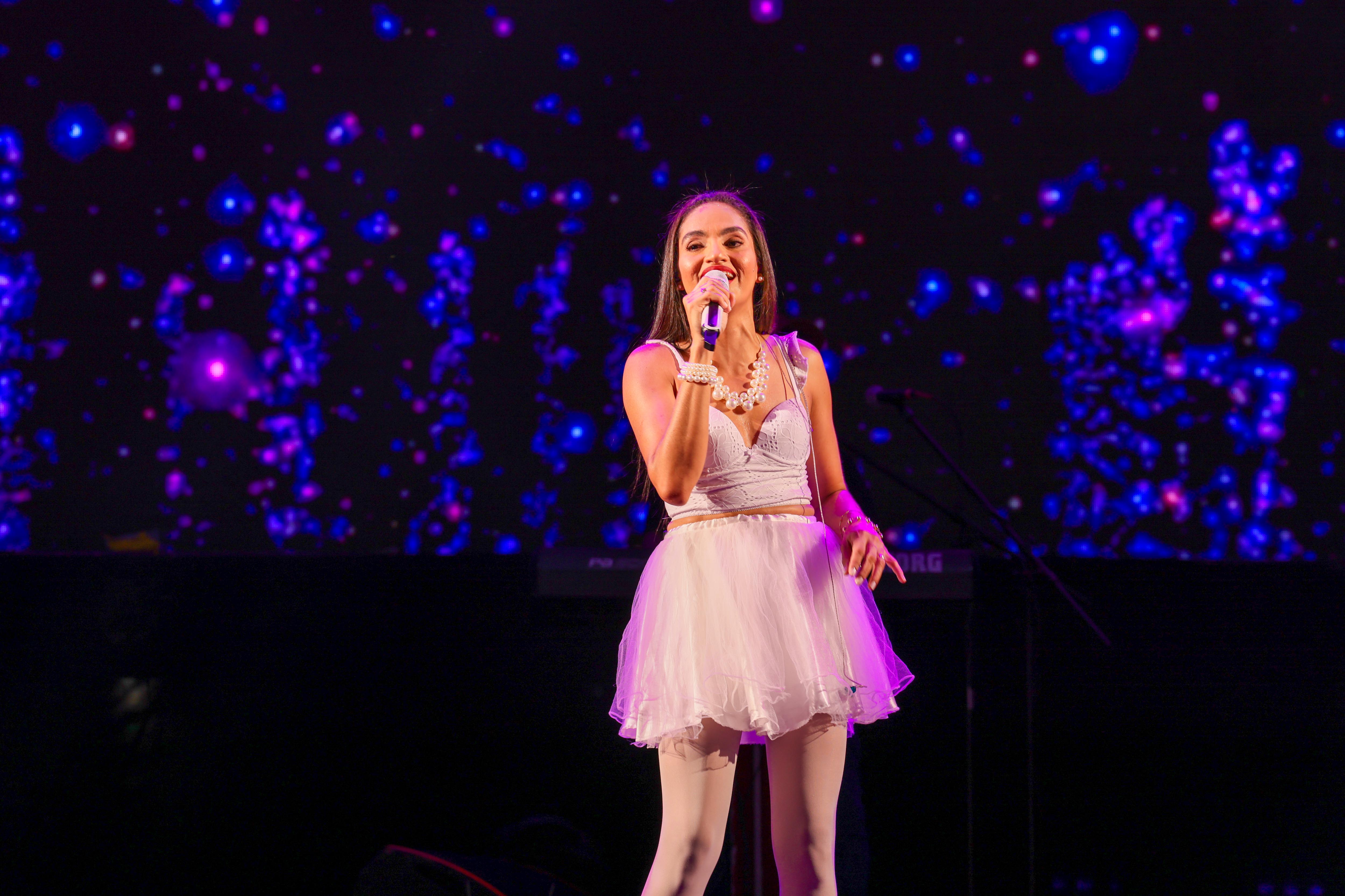 Cantora Poliana foi a primeira atração musical do palco principal