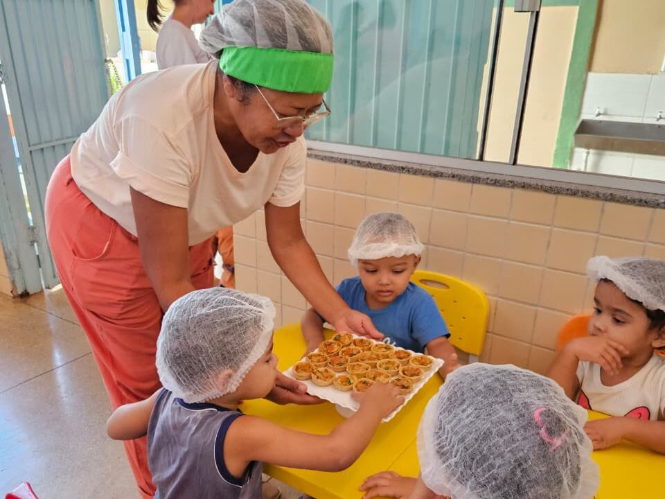 Alunos de 2 e 3 anos tiveram a oportunidade de degustar receita que será apresentada  no FGV 2025