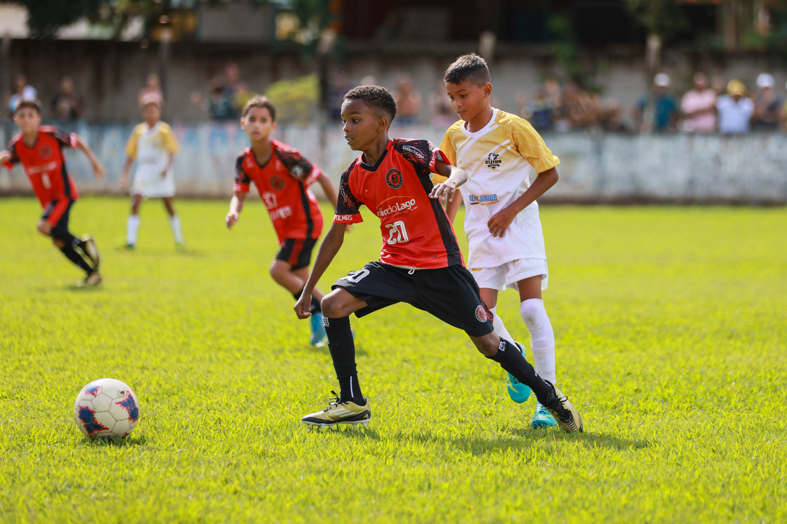 Atletas das categorias Sub 11, Sub 13, Sub 15 e Sub 17 entraram em campo no final de semana