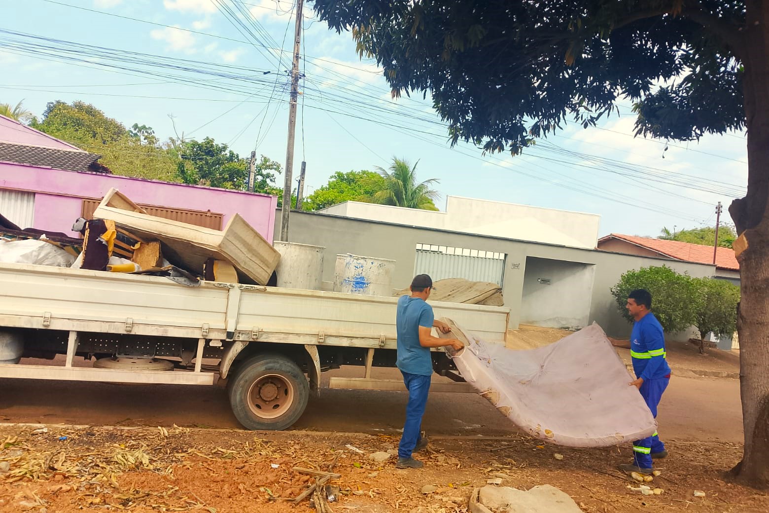 Serviço Cata Treco, no setor Recanto das Araras