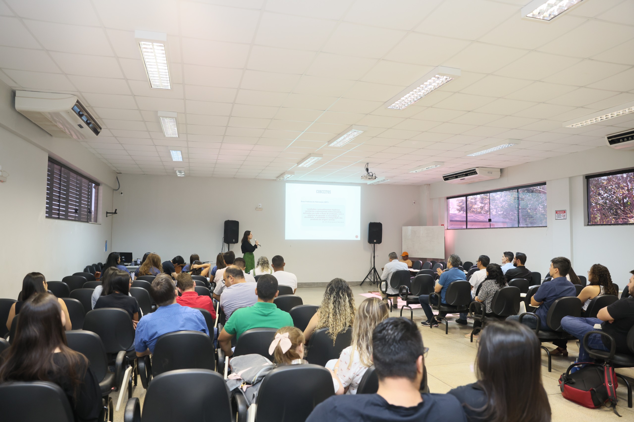 Auditório do Hospital Veterinário Ceup/Ulbra, na Quadra ACSO- SO 150 (1501 Sul), ficou lotado por profissionais que atuam no Serviço de Inspeção Municipal