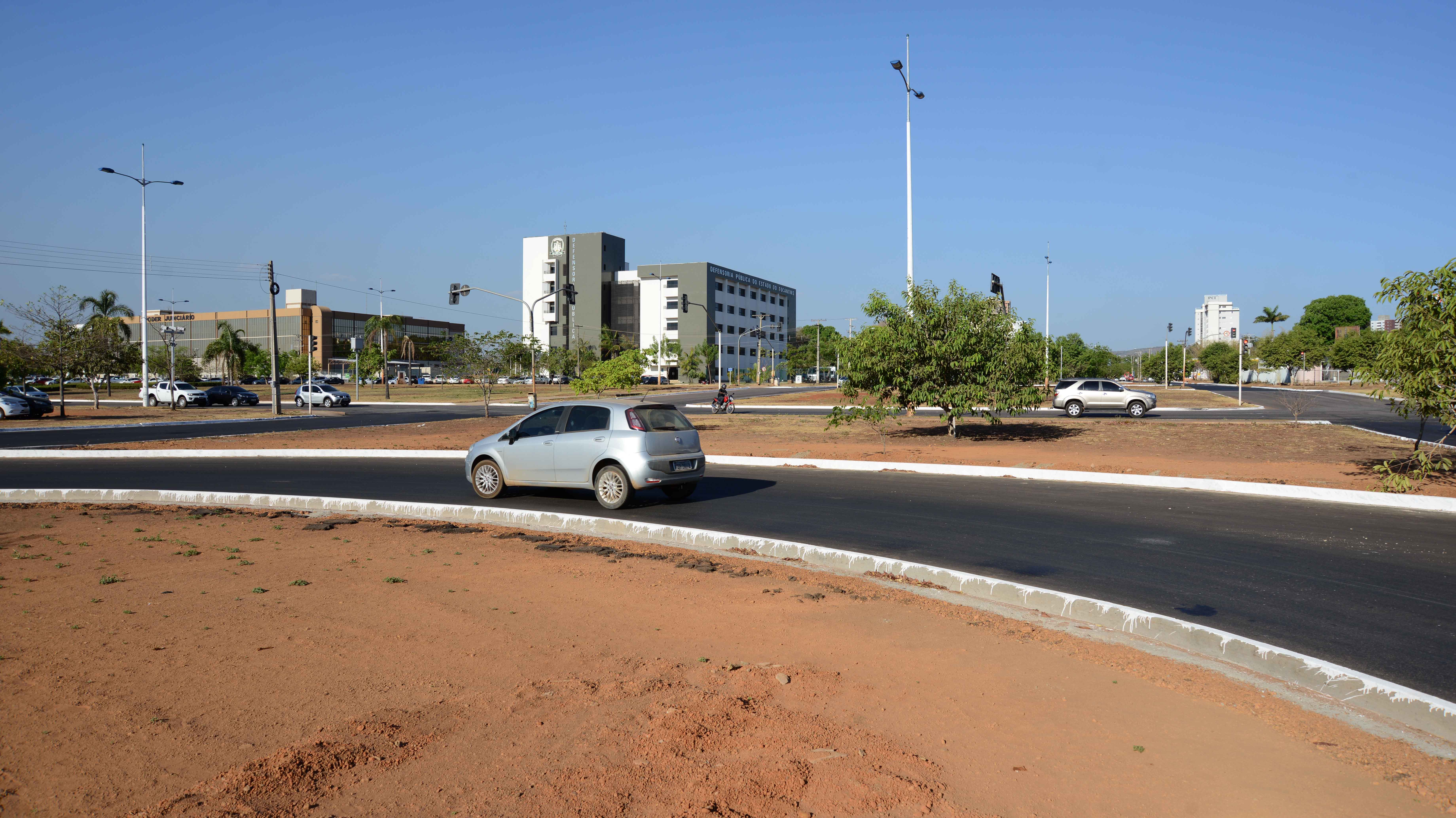 Prefeitura constrói retornos em cruzamentos da Teotônio Segurado e de outras avenidas para melhorar tráfego de veículos