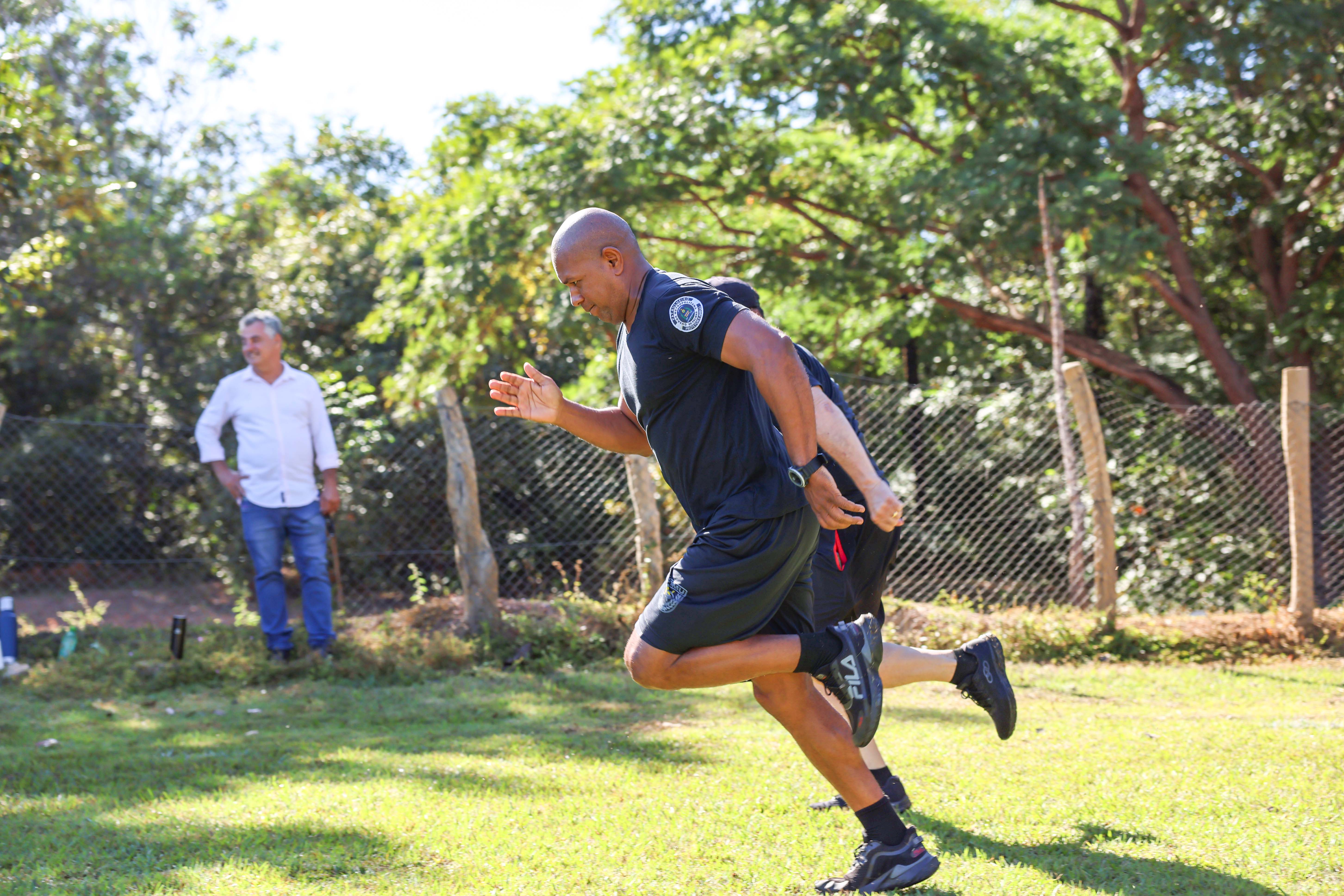 Corrida de pequena distância está entre os treinamentos durante o estágio de Qualificação Profissional da GMP. Foto: Francisco Barros