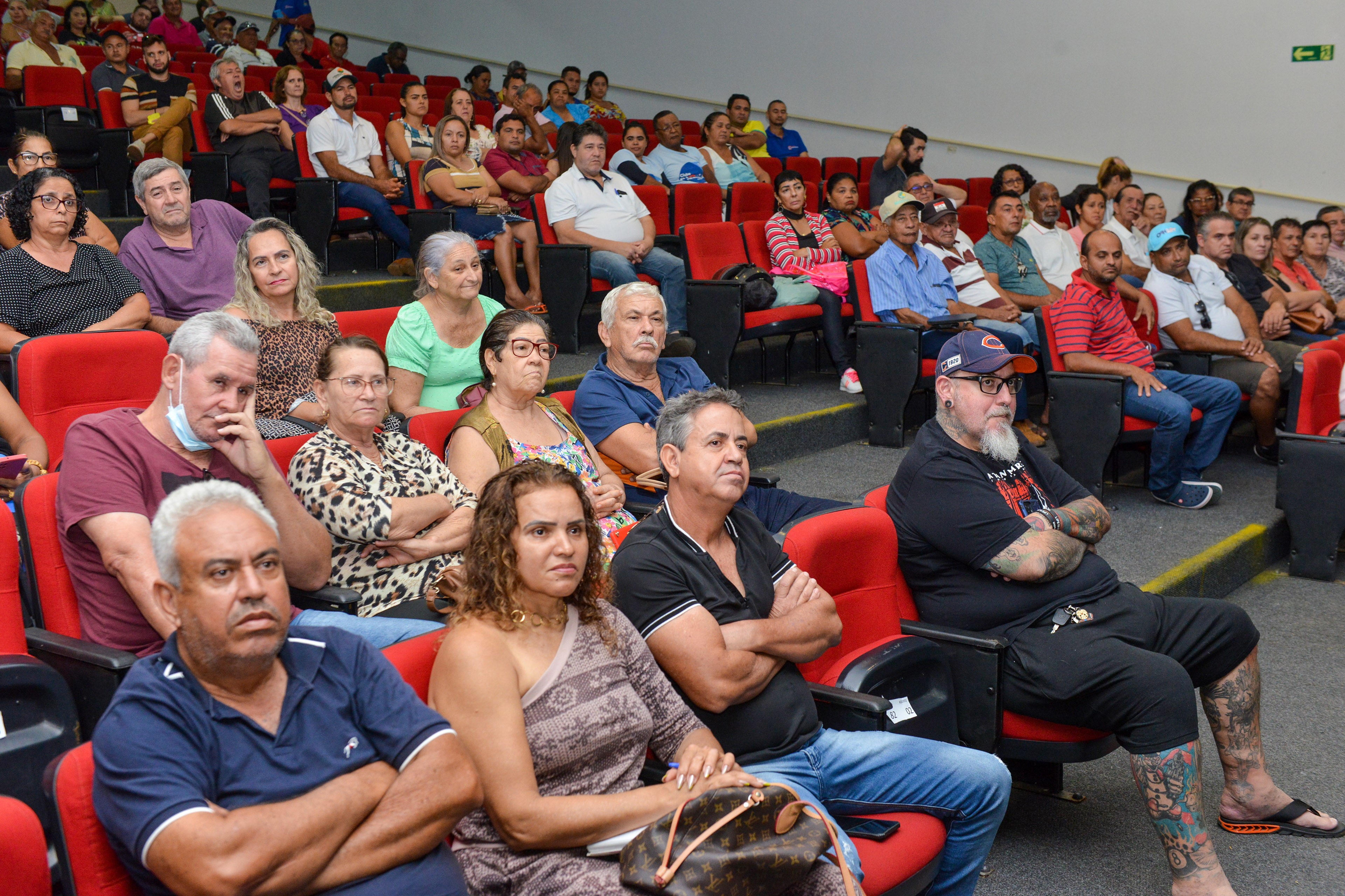 Prefeitura promove reunião com ampla participação dos feirantes da Capital