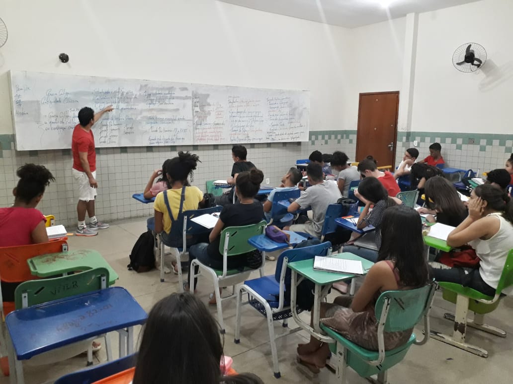 Professores voluntários implantam cursinho preparatório para alunos da rede pública municipal