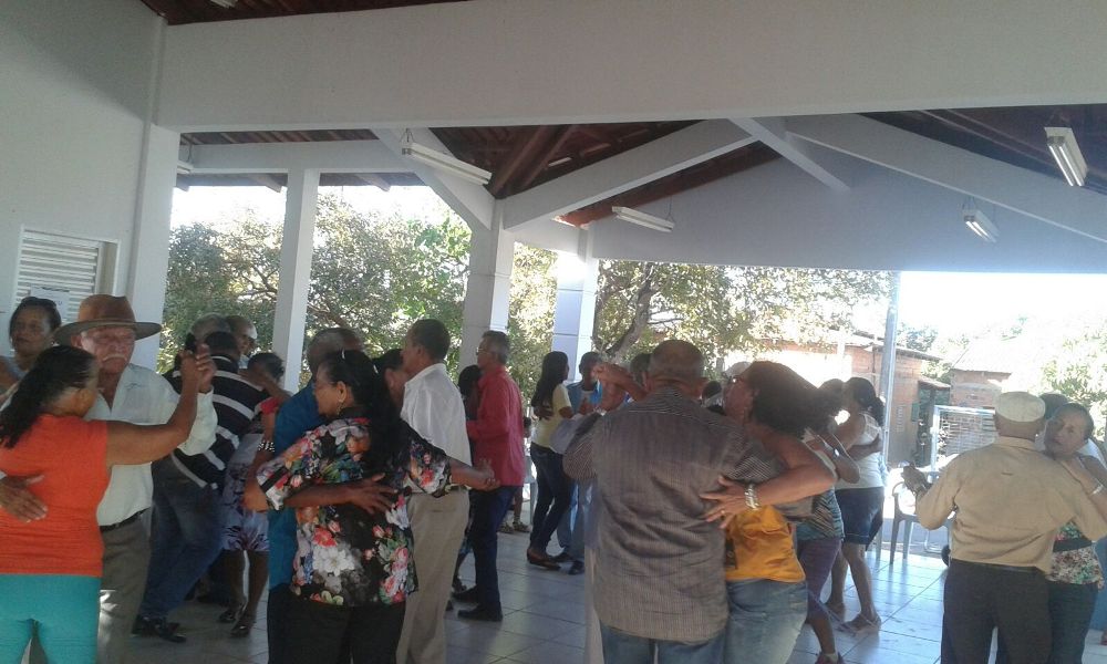 Desenvolvimento Social promove  uma tarde de  alegria e diversão no encontro dos idosos