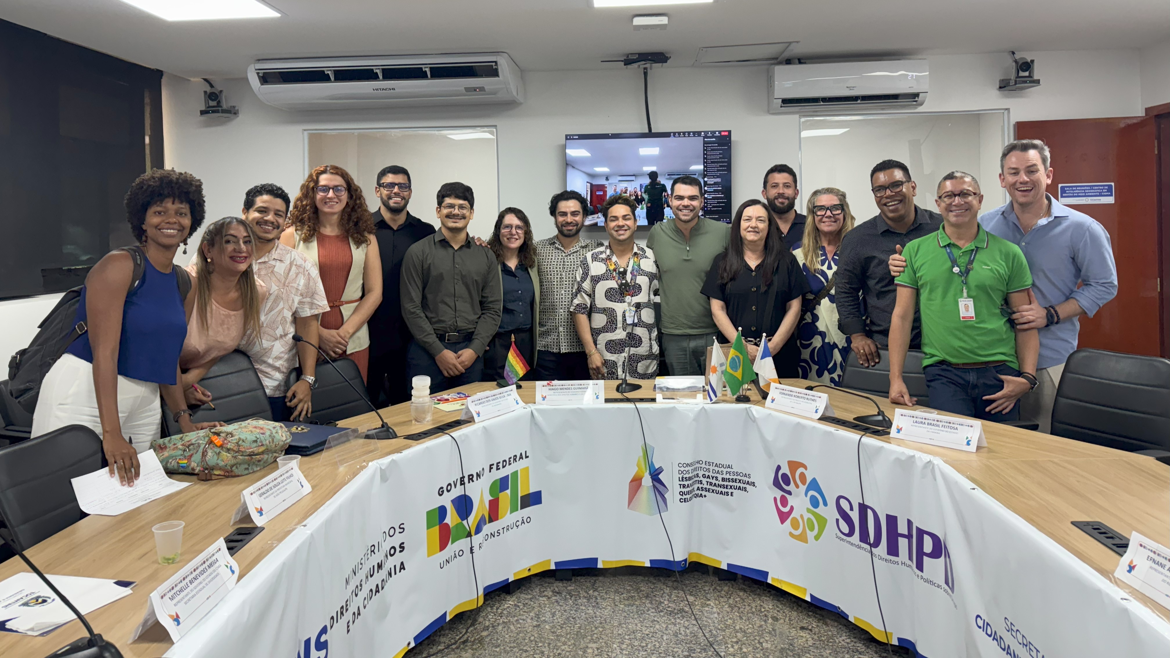 Representantes de diversas regiões do País ao final da 2ª Reunião Extraordinária da Comissão Nacional Intergestores da Política LGBTQIA+, realizada em Palmas, de 7 a 9 de julho