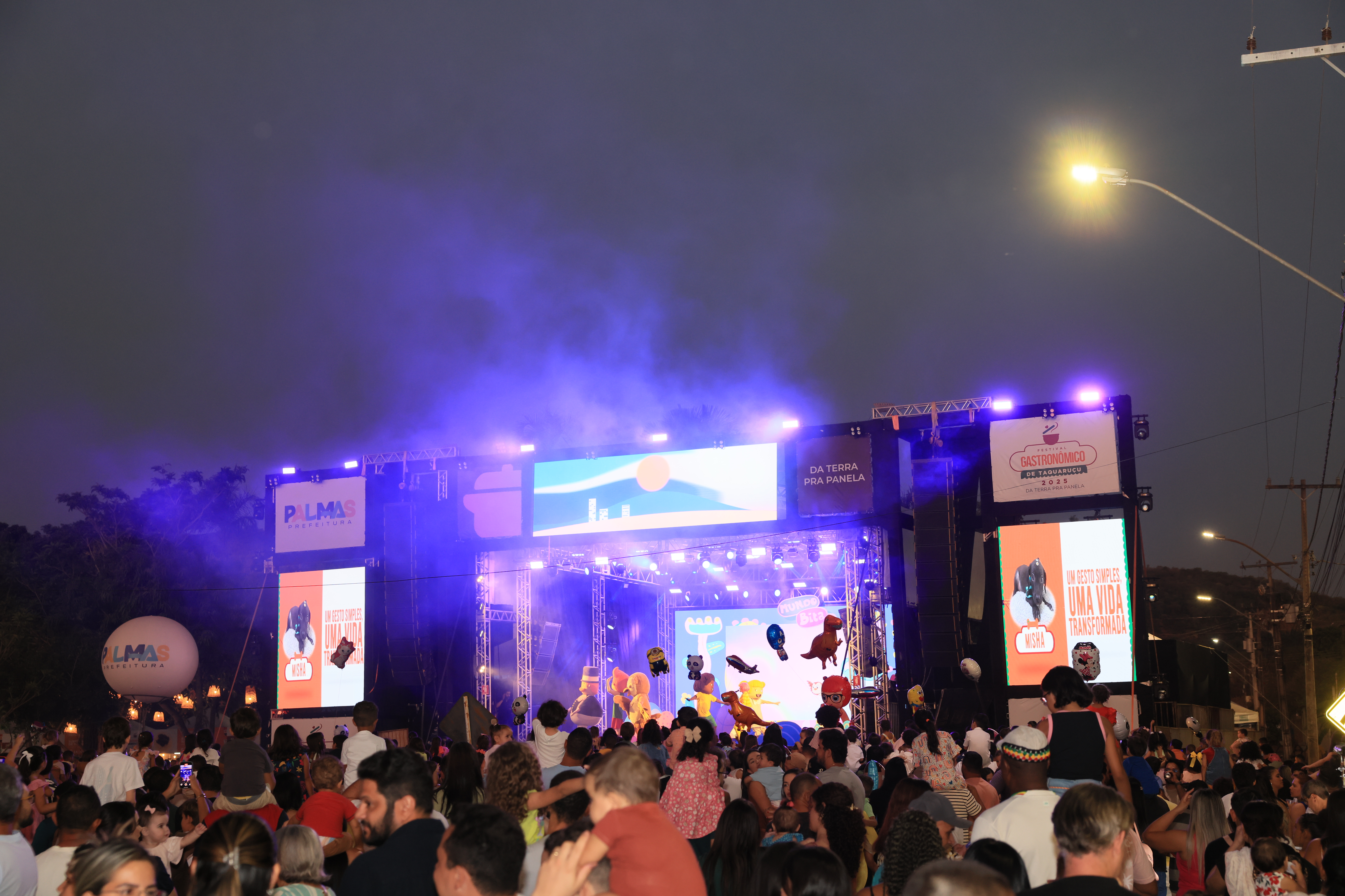 Com uma atmosfera lúdica e personagens cheio de cores, Mundo Bita subiu ao palco do 19° FGT