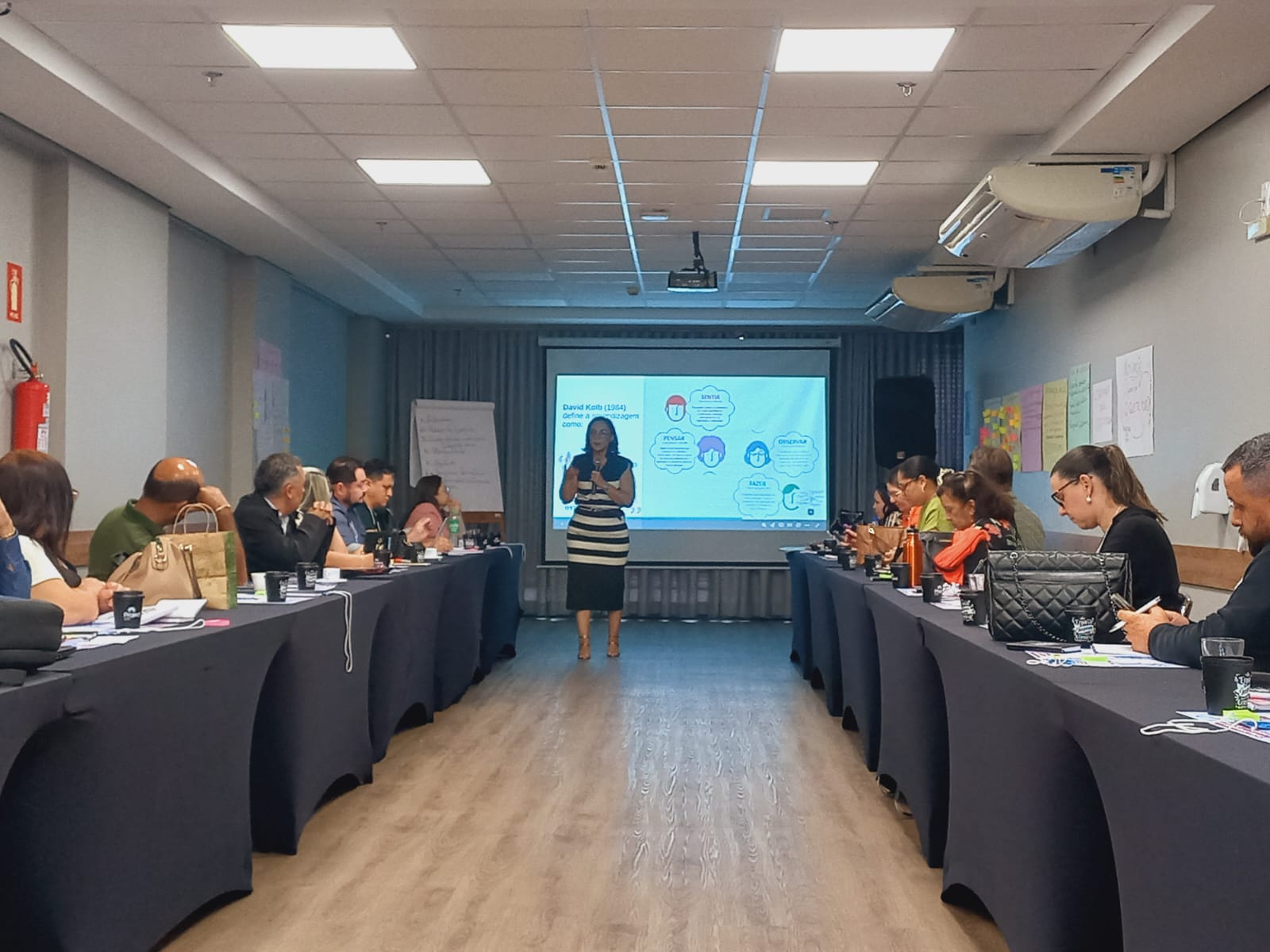 Instrutores da Escola de Governo de Palmas participam de formação e capacitação