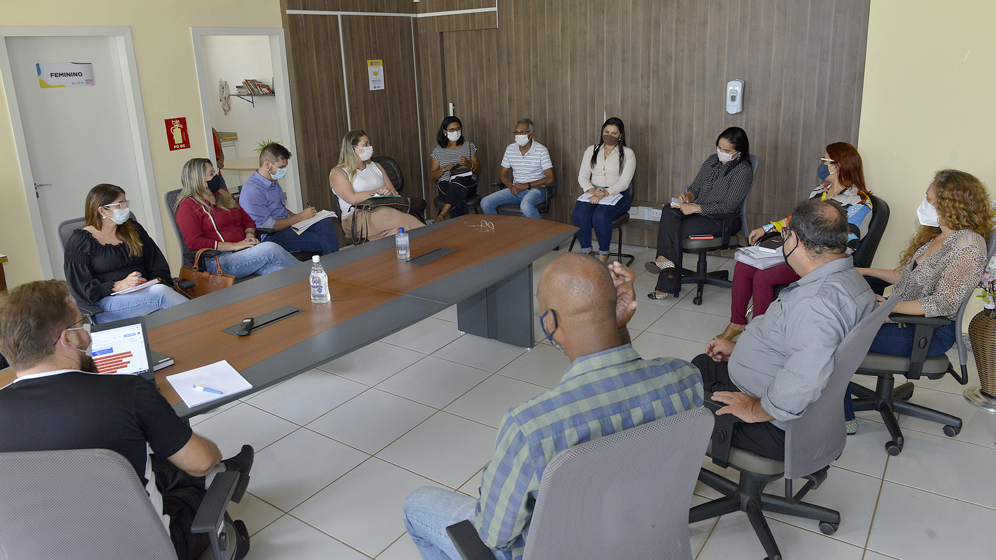 Prefeitura de Palmas discute plano de acolhimento dos indígenas Warao com membros da Funai e Setas
