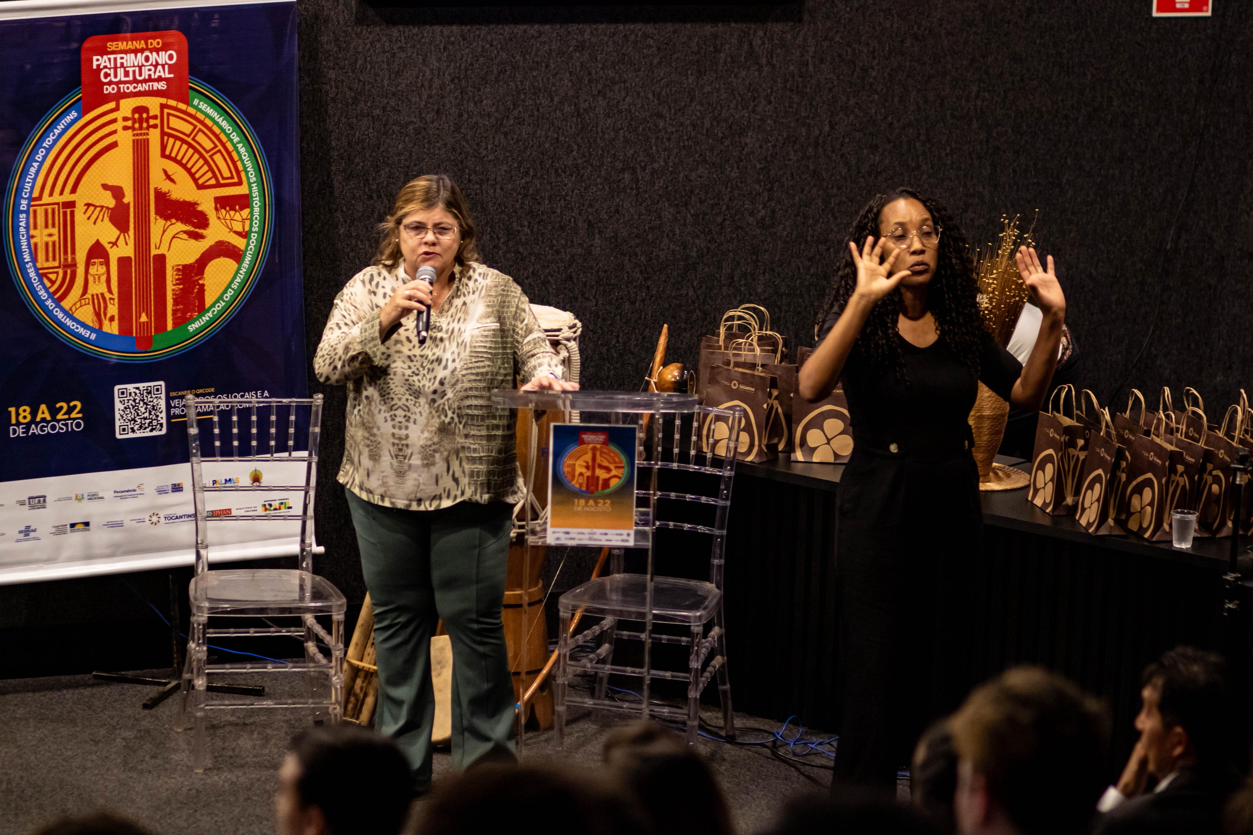 A presidente da FCP, Luara Aquino, explanou, dentre outros tópicos, sobre os marcos legais culturais da Capital