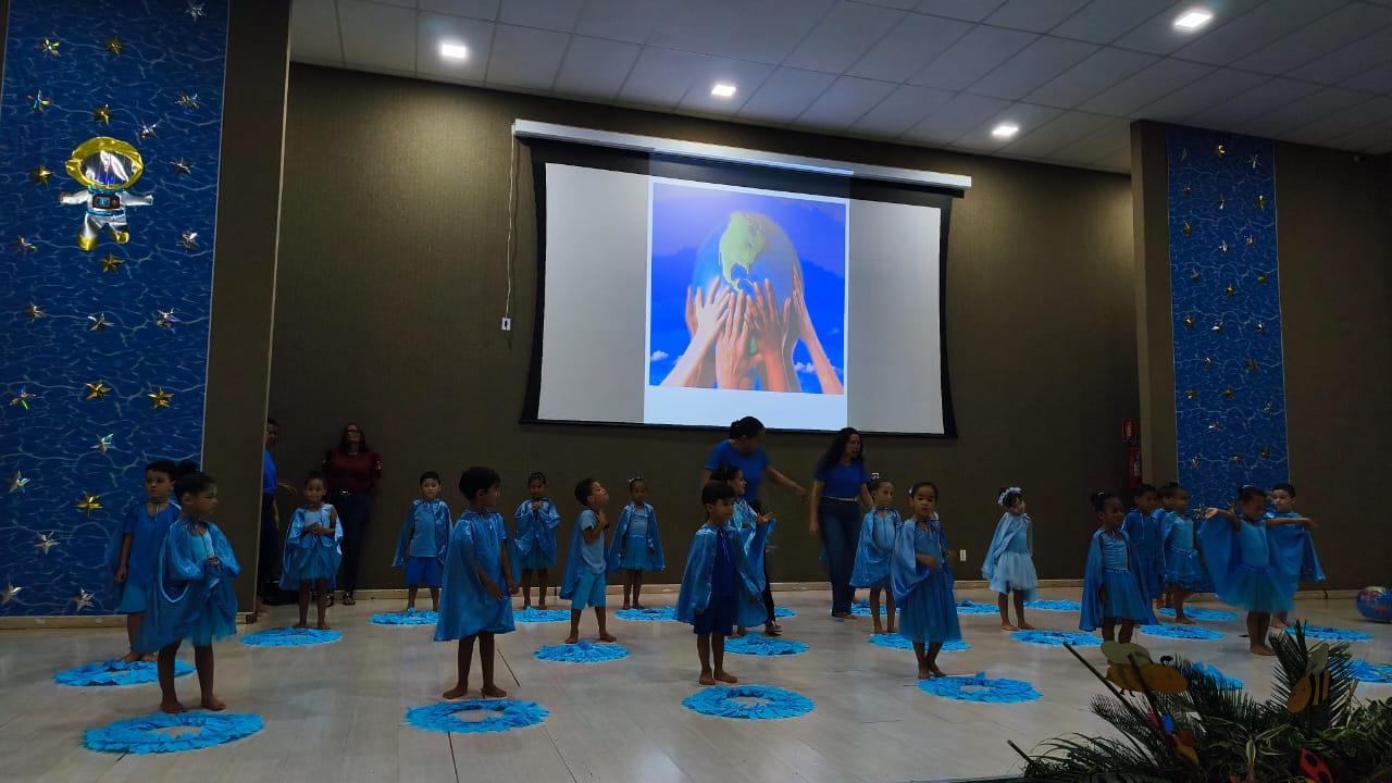 Cada turma apresentou suas produções construídas ao longo do ano, todas marcadas pela escuta atenta, pela curiosidade e pelo protagonismo infantil -  Foto:divulgação