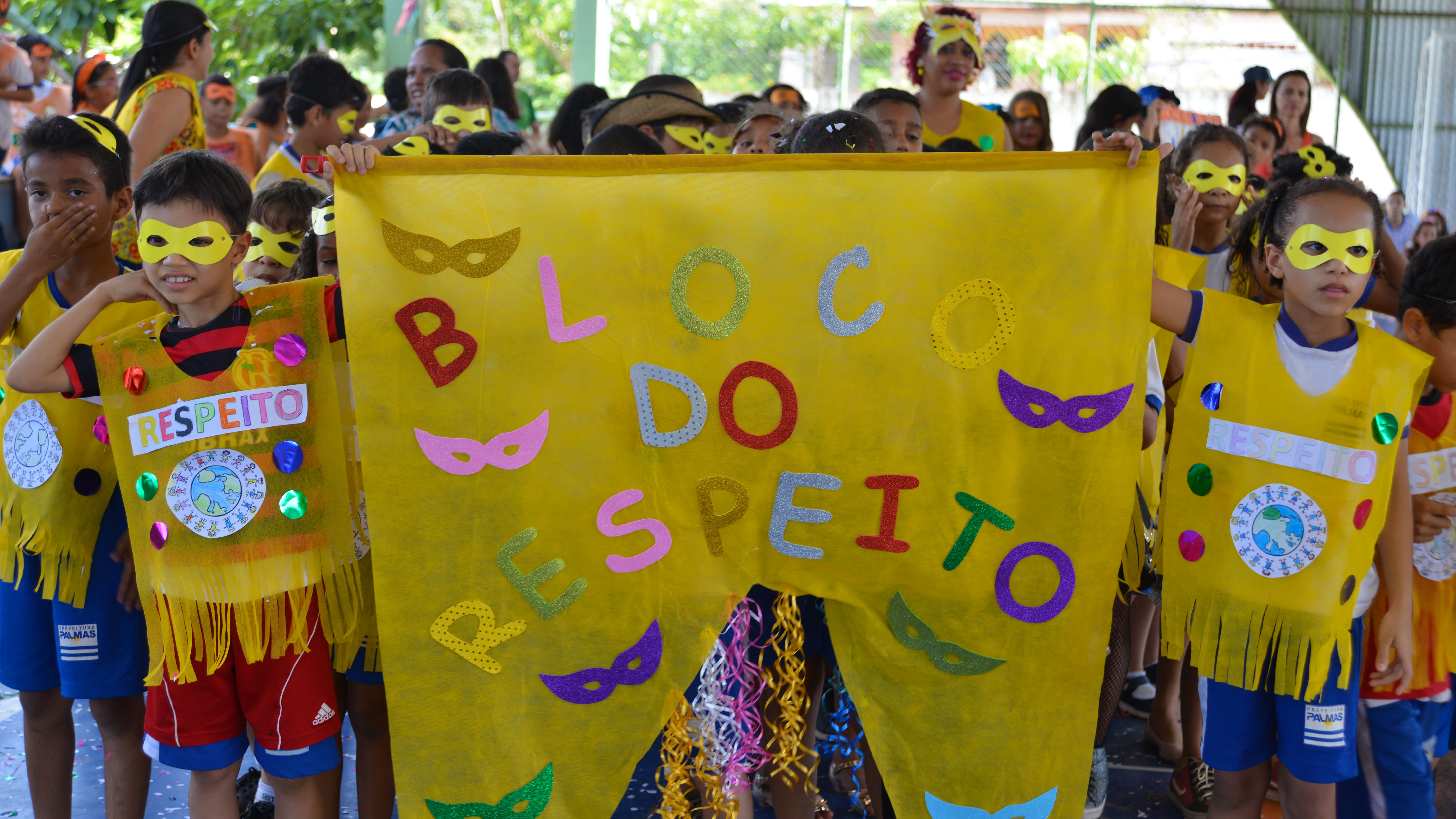 Alunos festejam Carnaval de Valores na ETI Monsenhor Pedro Pereira Piagem