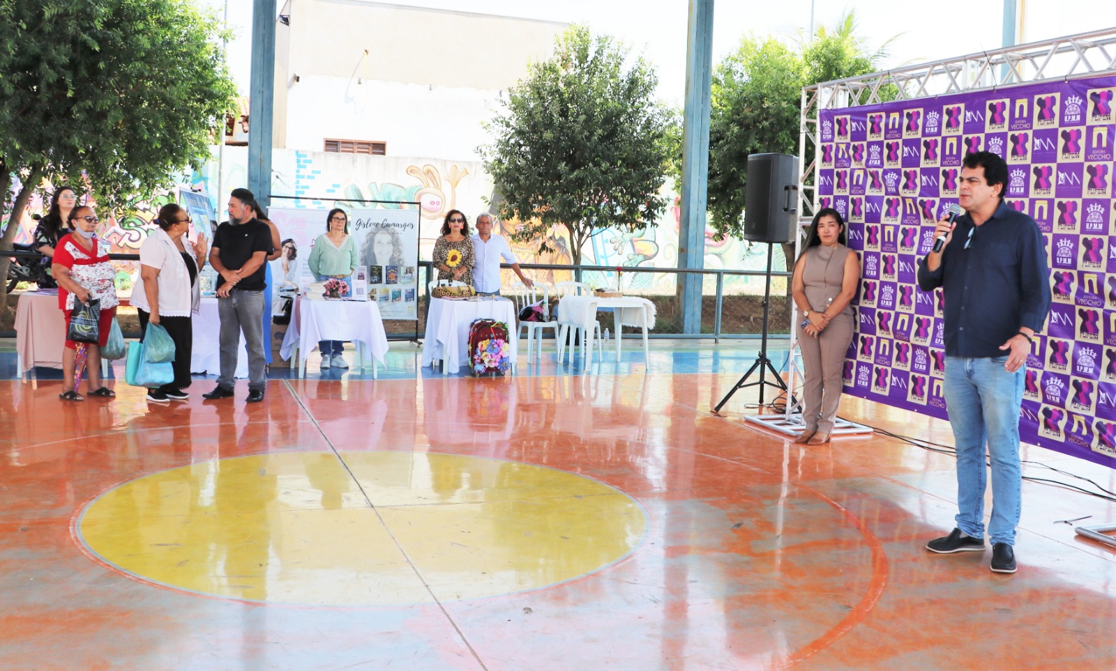 “Acreditamos no poder transformador da cultura, especialmente quando ela é conduzida por vozes femininas que tanto têm a dizer e construir”, disse o secretário-executivo da FCP, Marcelo Lopes (à dir.), na abertura da 1ª Flifem