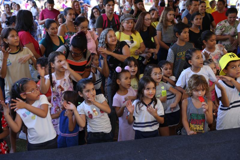 Palmas para o Brincar proporciona brincadeiras ao ar livre para centenas de crianças de toda a cidade