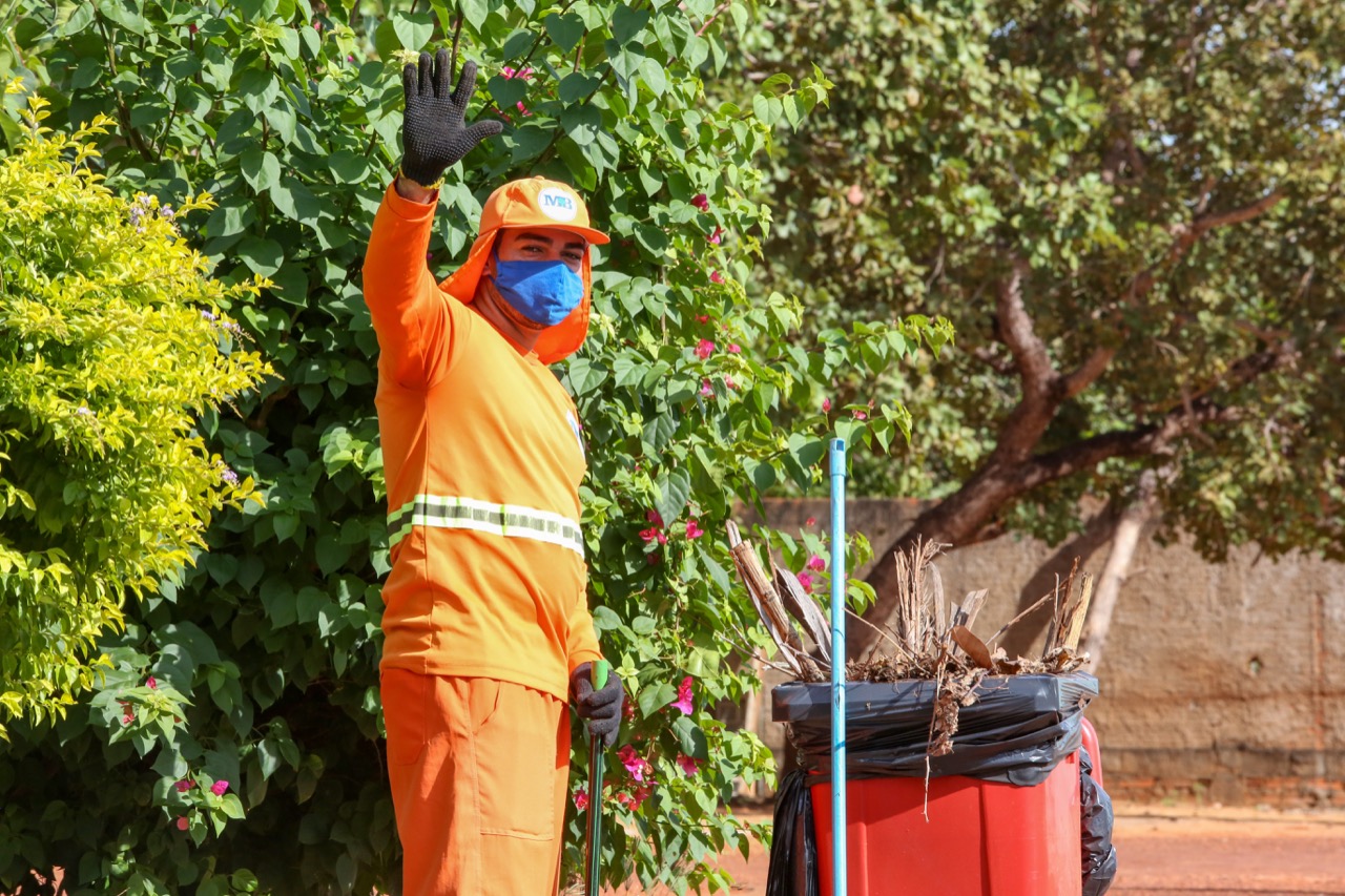 Dia do Gari: heróis desconhecidos recebem agradecimento pelo trabalho essencial à sociedade