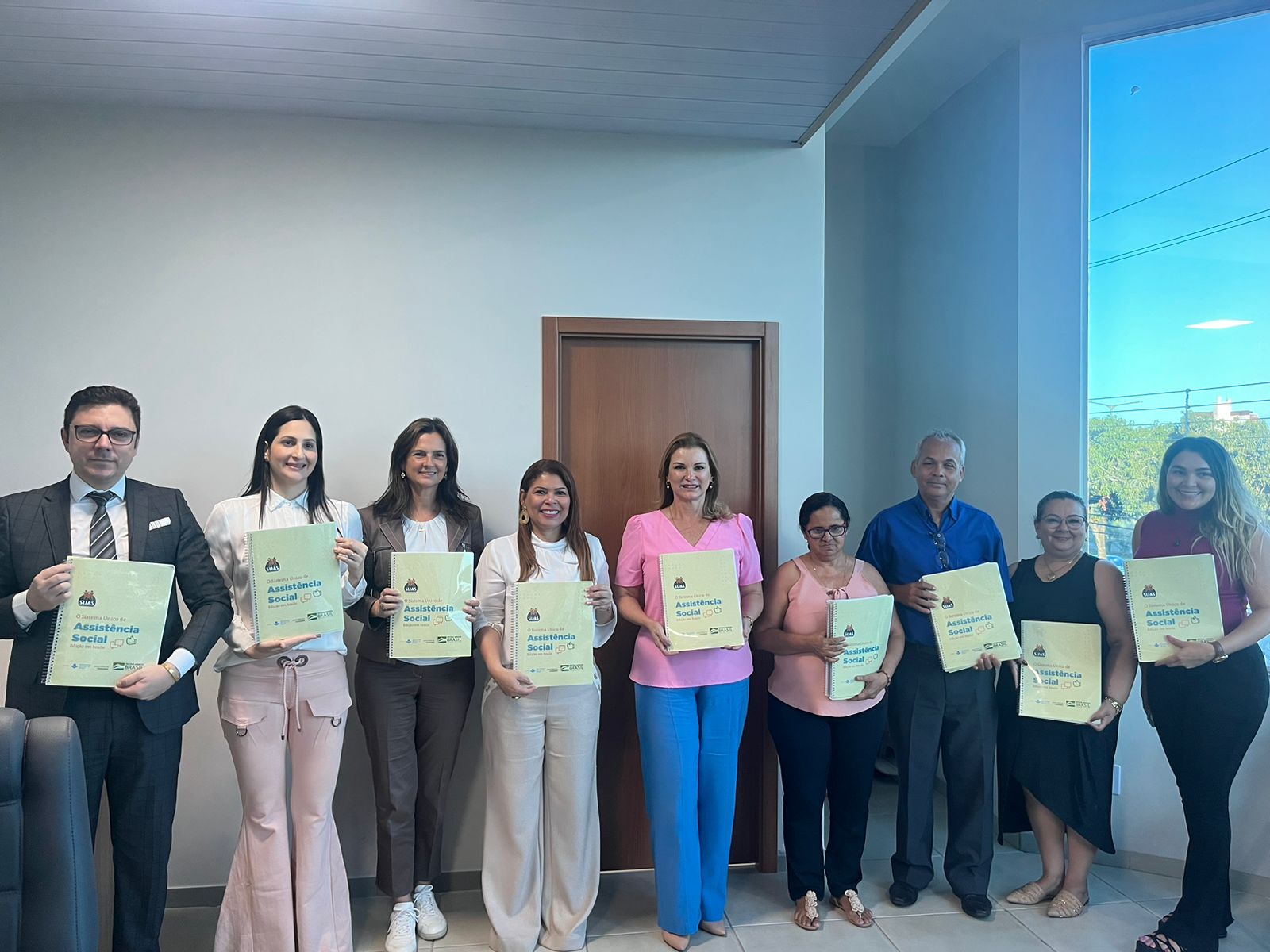 Cartilha em braile do Sistema Único de Assistência Social é entregue para entidades de Palmas