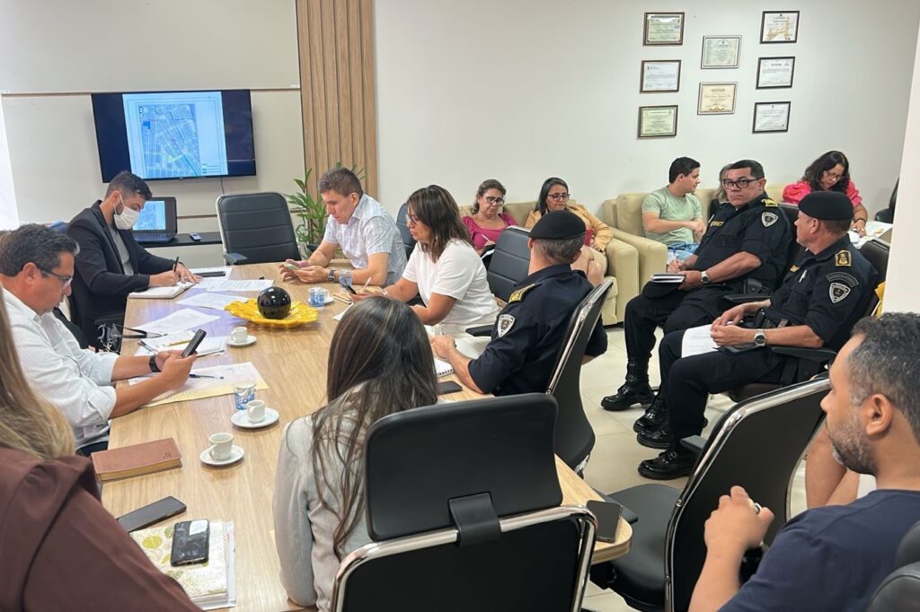 Comissão reúne representantes de diversos órgãos da gestão municipal